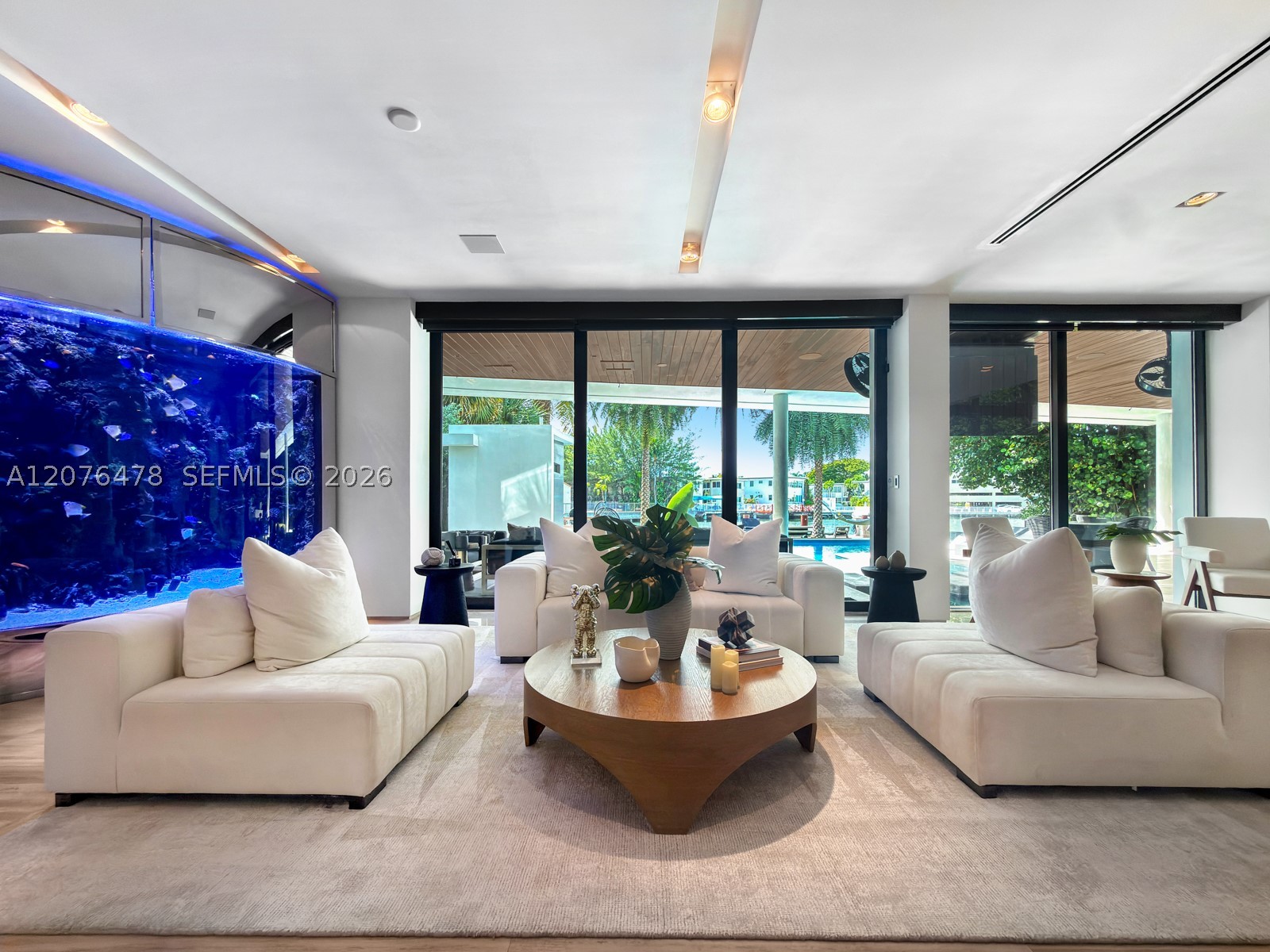 528 Lakeview Ct Miami Beach, FL 33140