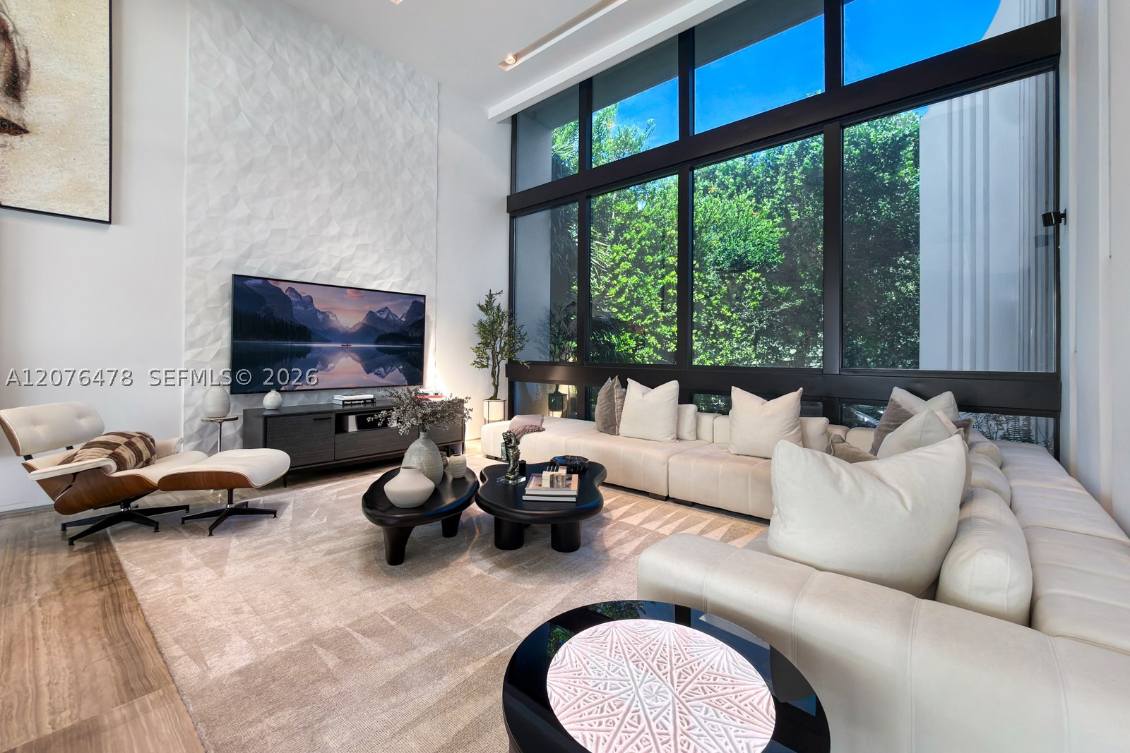 528 Lakeview Ct Miami Beach, FL 33140