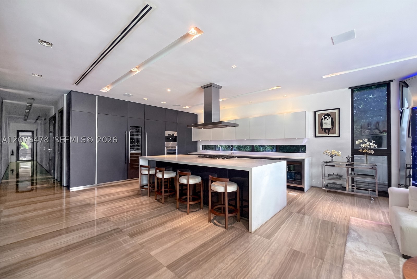 528 Lakeview Ct Miami Beach, FL 33140