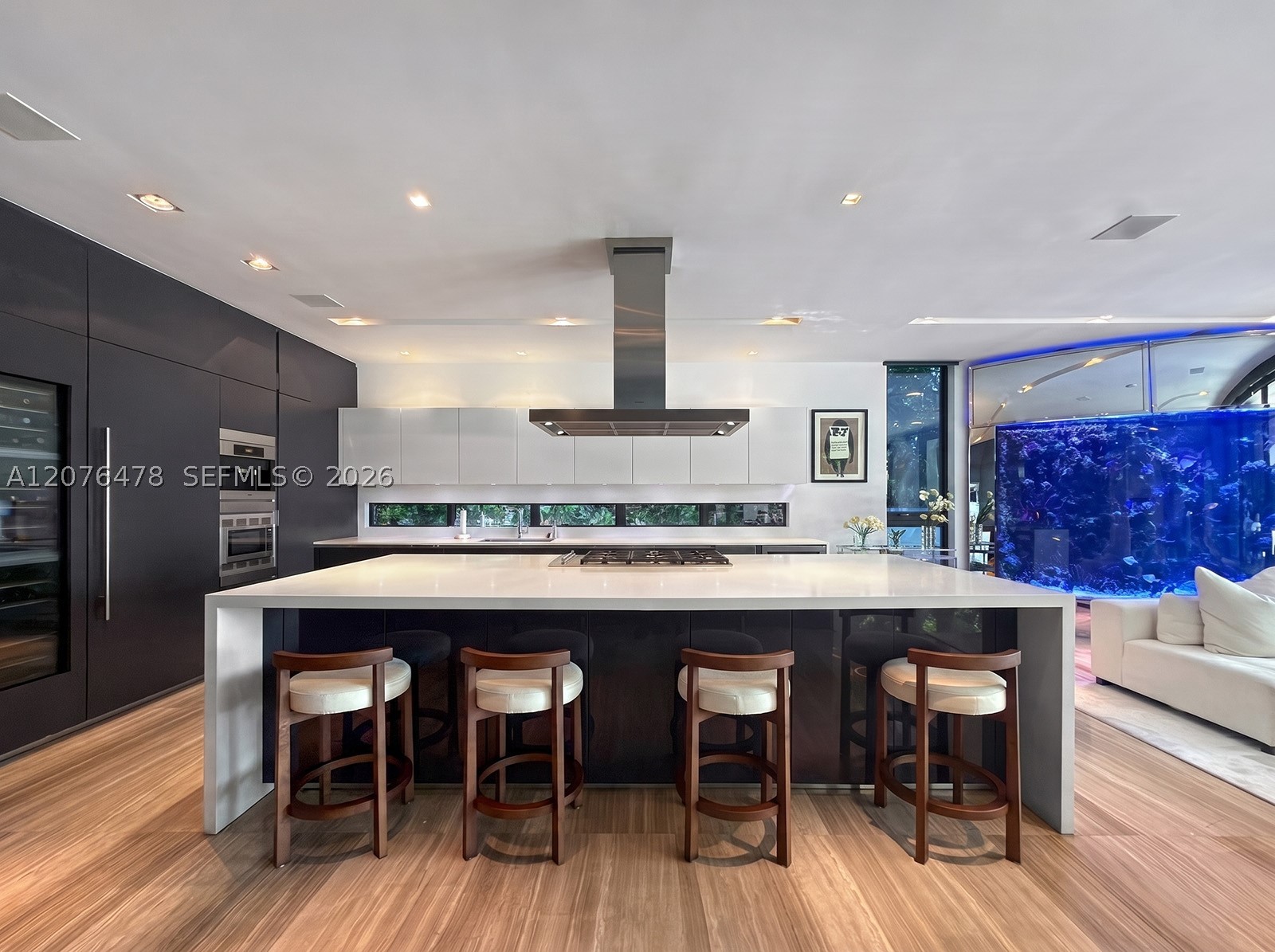 528 Lakeview Ct Miami Beach, FL 33140