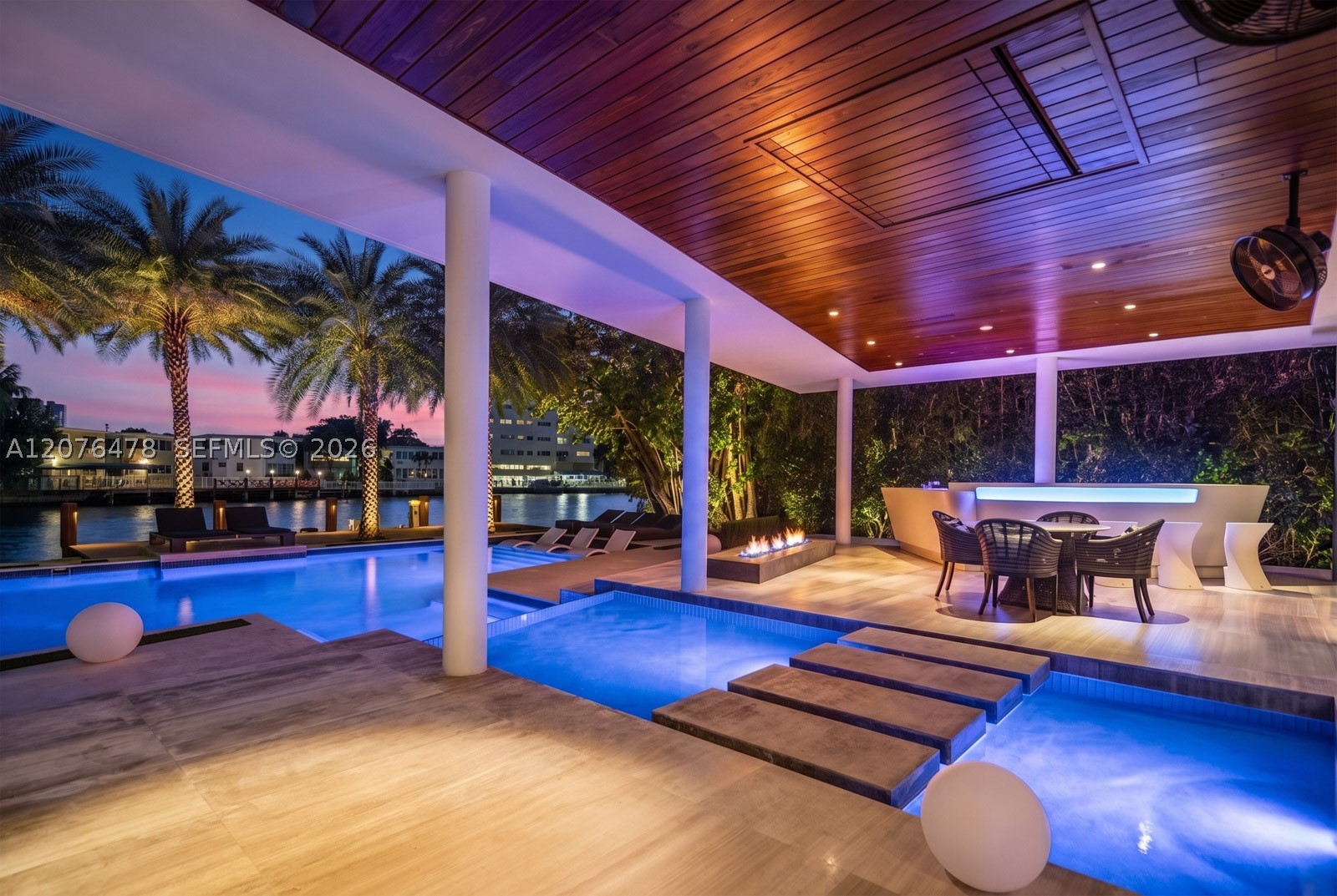 528 Lakeview Ct Miami Beach, FL 33140