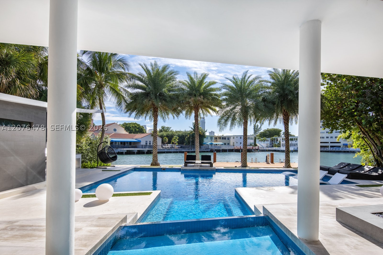 528 Lakeview Ct Miami Beach, FL 33140