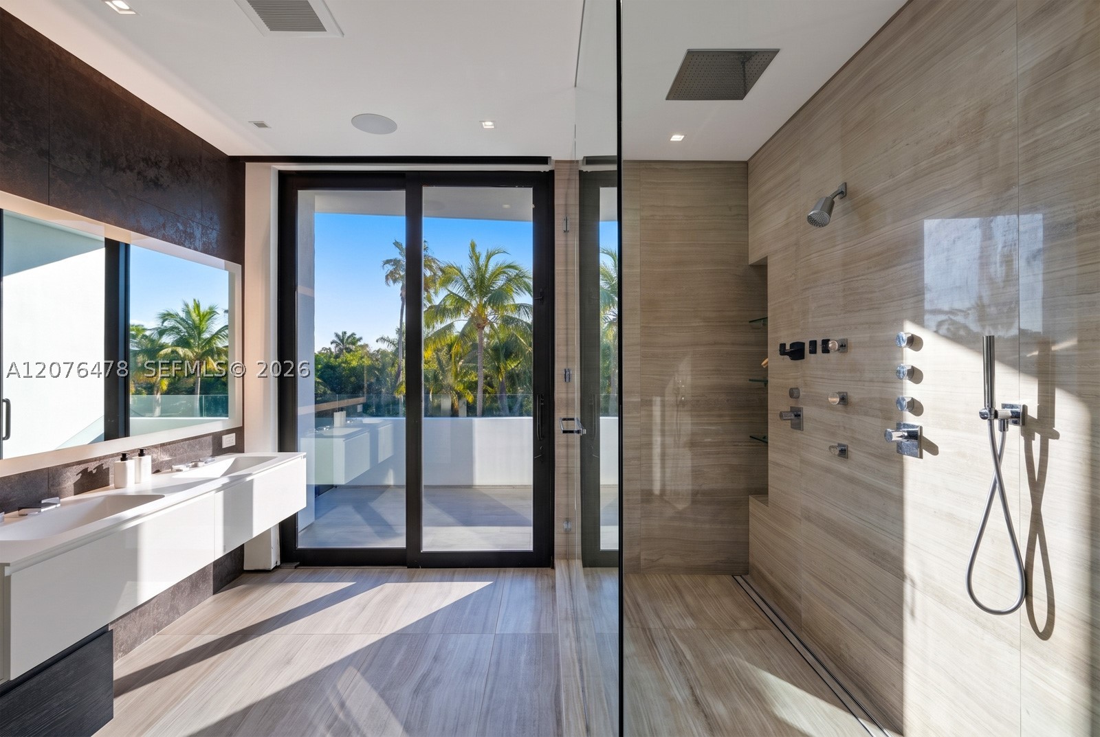 528 Lakeview Ct Miami Beach, FL 33140