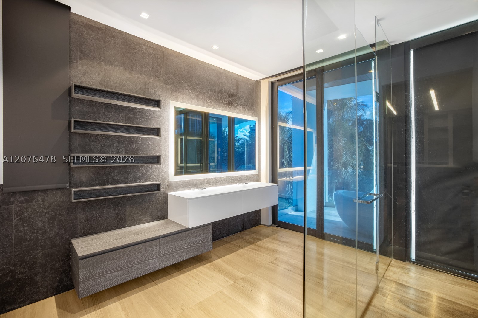 528 Lakeview Ct Miami Beach, FL 33140