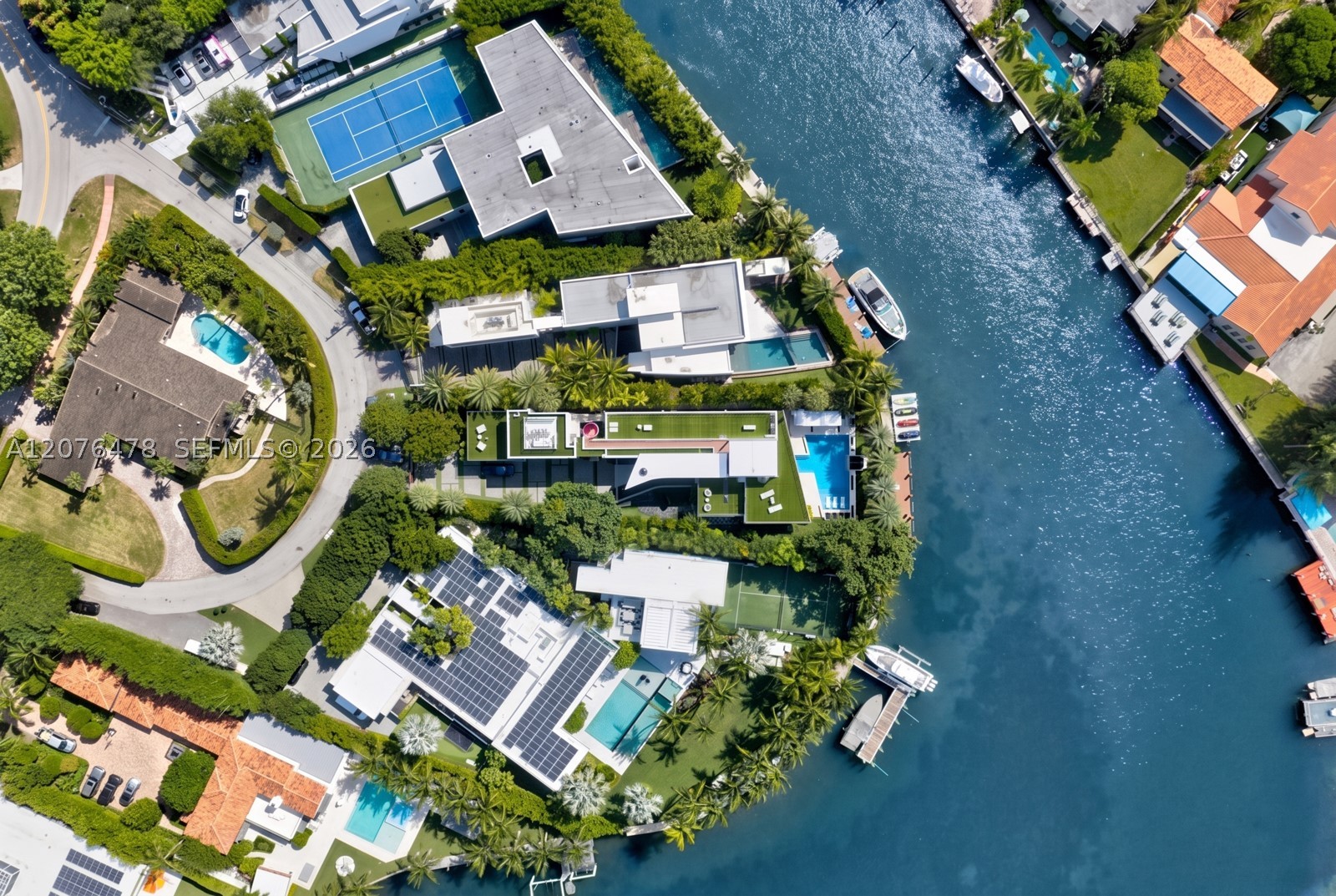 528 Lakeview Ct Miami Beach, FL 33140
