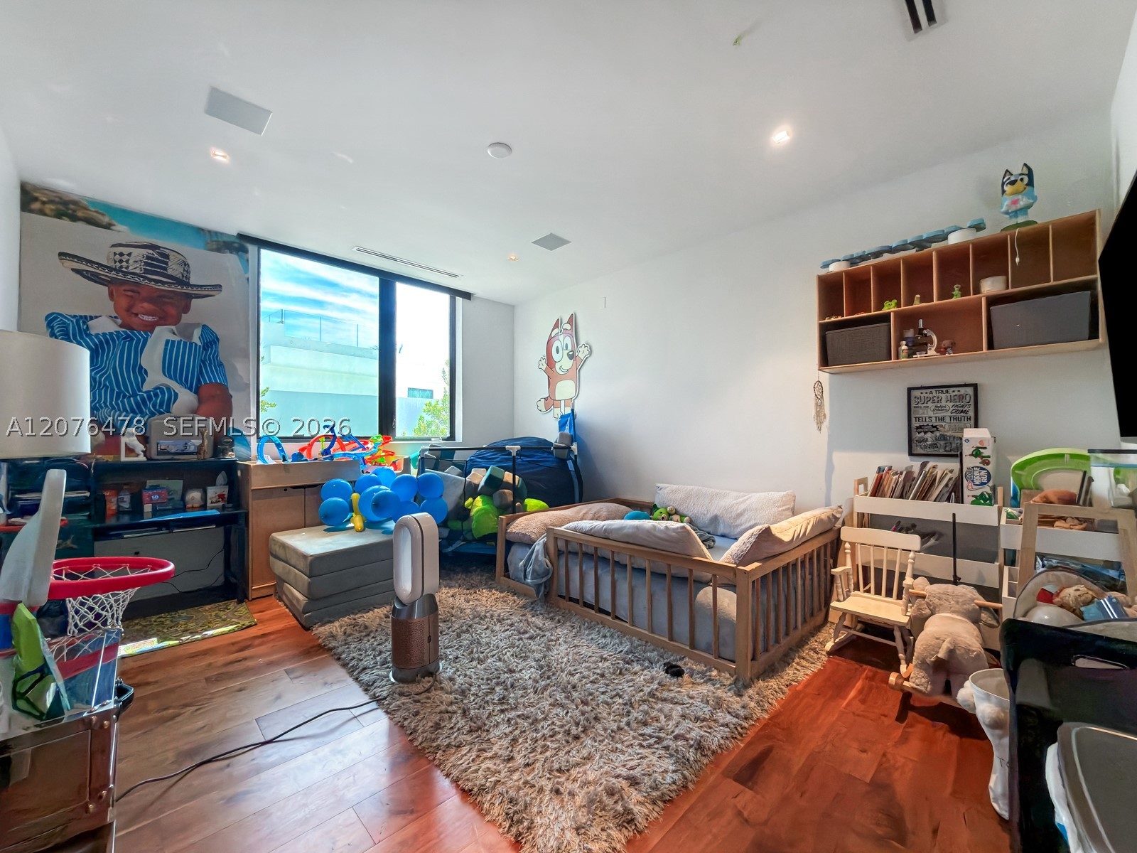 528 Lakeview Ct Miami Beach, FL 33140