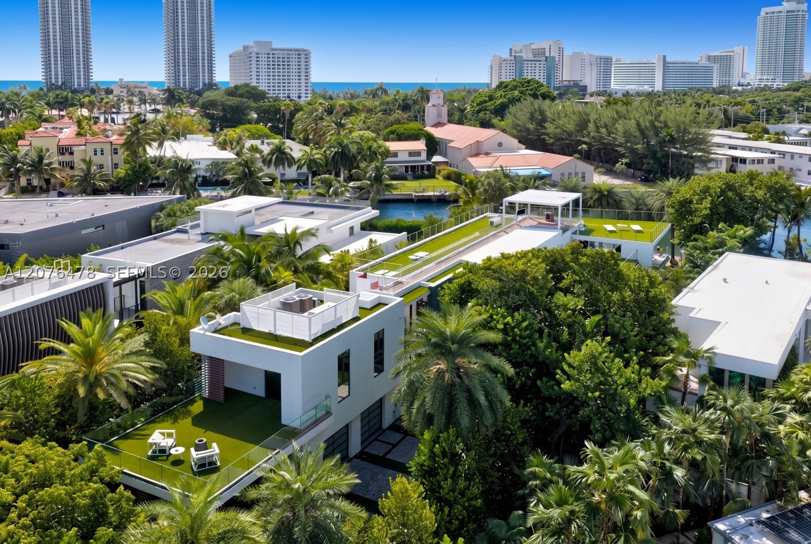 528 Lakeview Ct Miami Beach, FL 33140