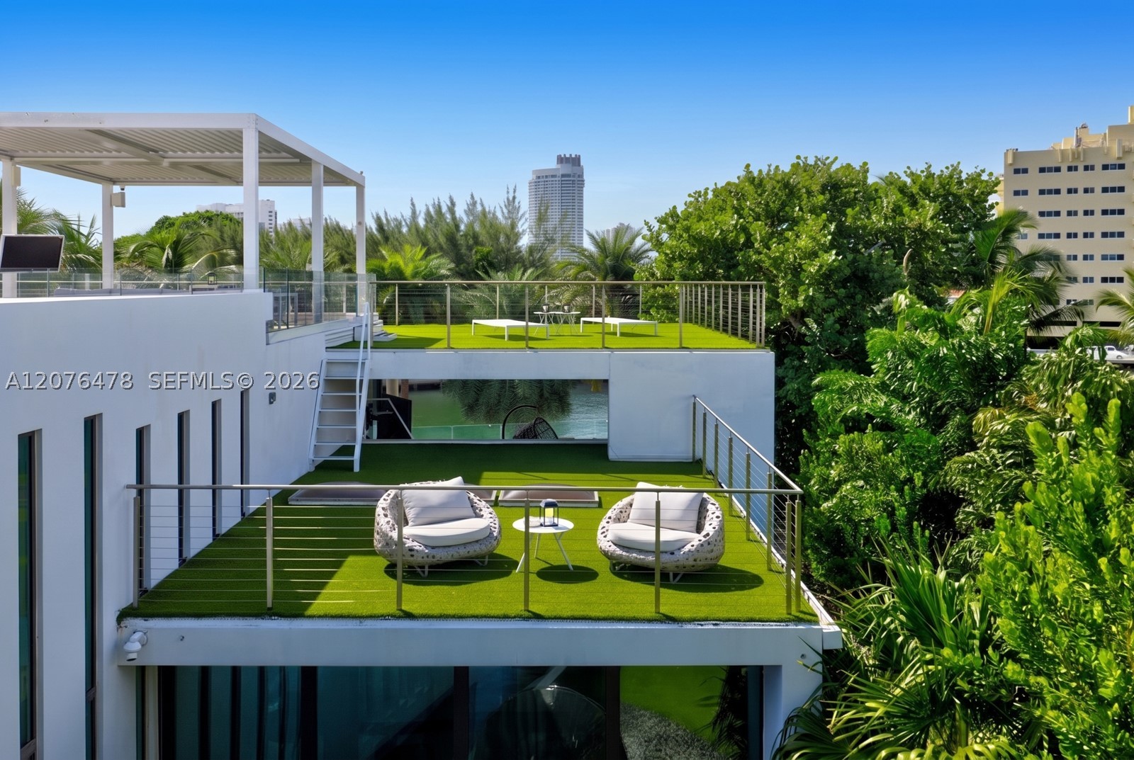 528 Lakeview Ct Miami Beach, FL 33140
