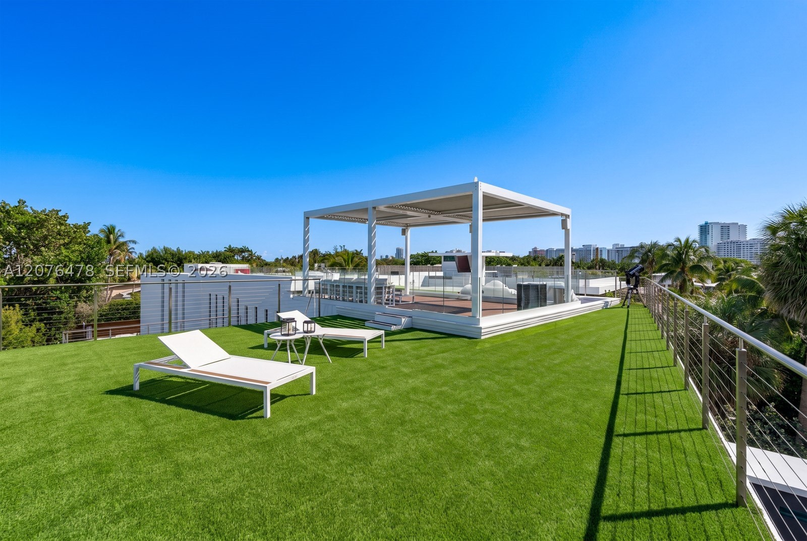 528 Lakeview Ct Miami Beach, FL 33140