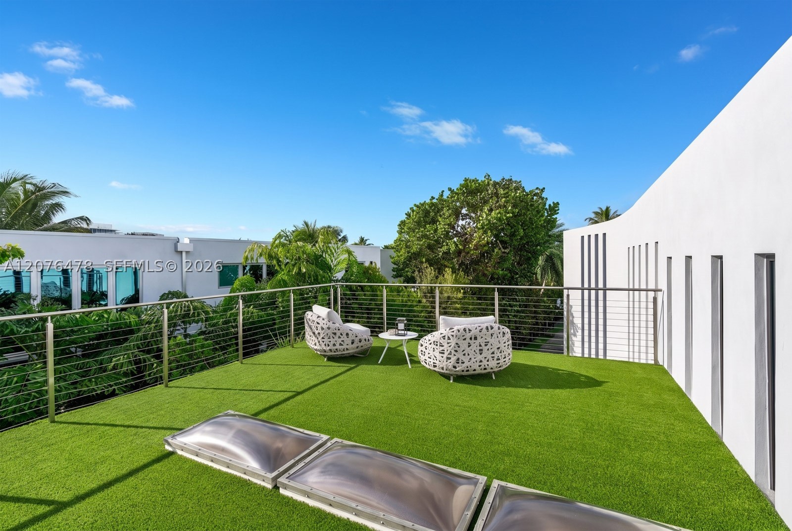 528 Lakeview Ct Miami Beach, FL 33140