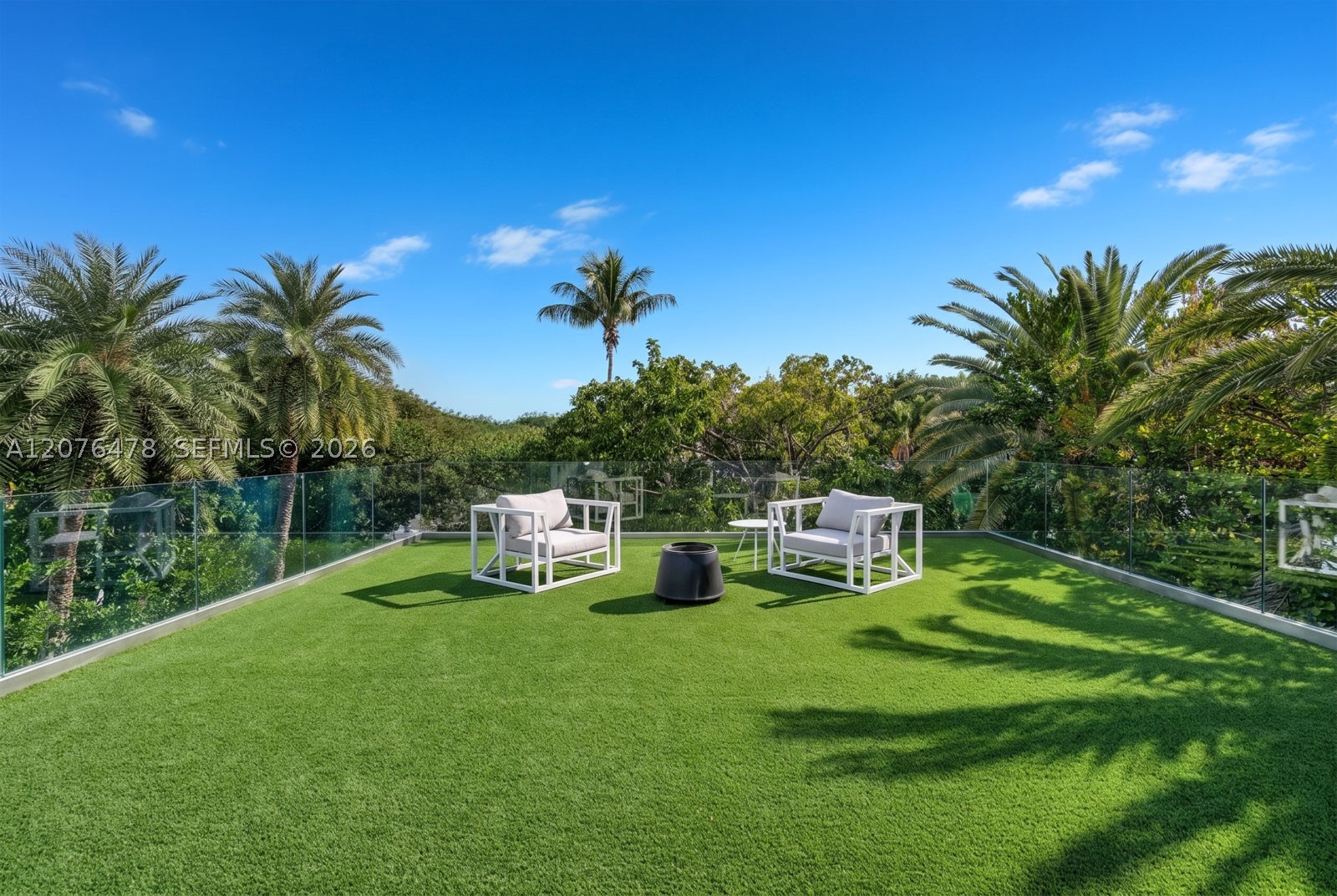528 Lakeview Ct Miami Beach, FL 33140