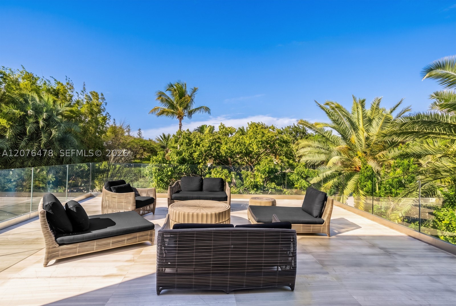 528 Lakeview Ct Miami Beach, FL 33140