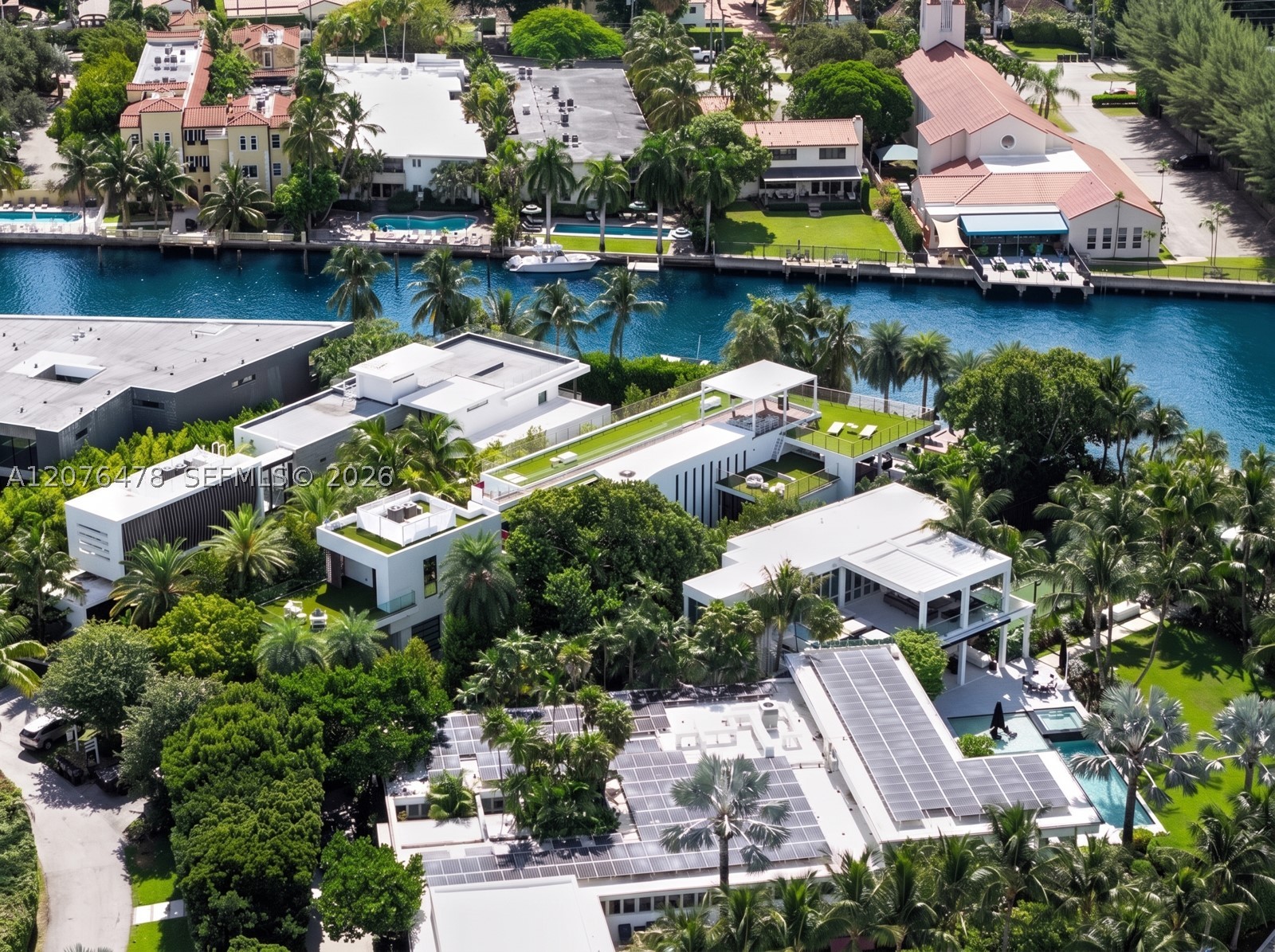 528 Lakeview Ct Miami Beach, FL 33140