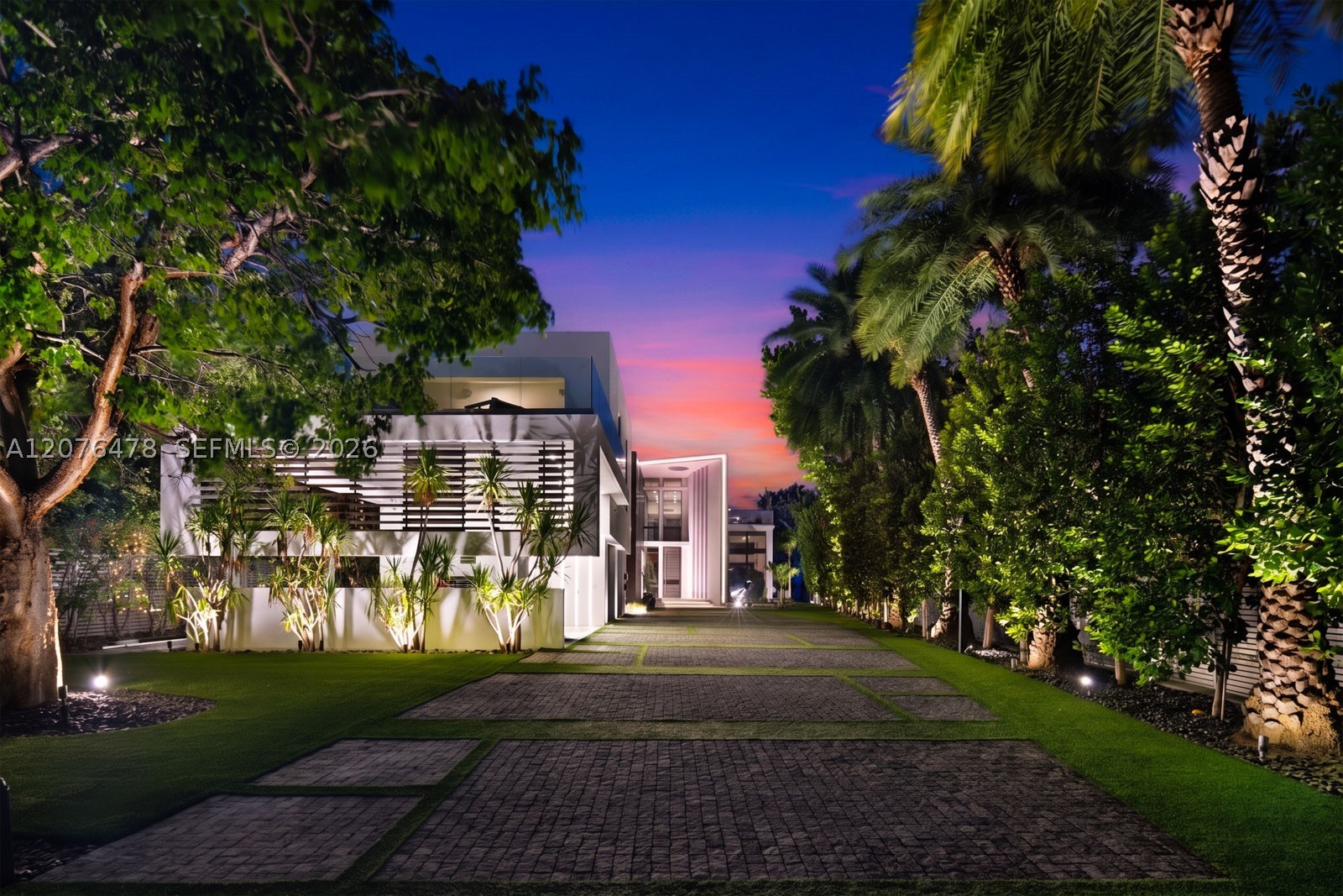 528 Lakeview Ct Miami Beach, FL 33140