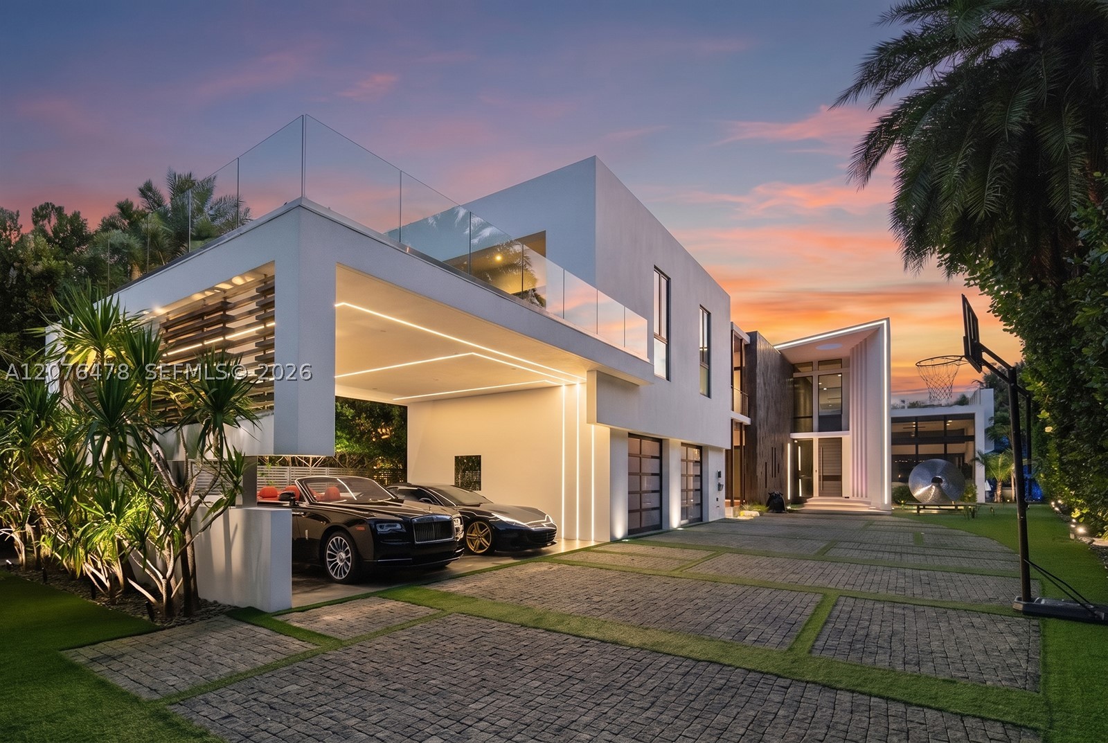 528 Lakeview Ct Miami Beach, FL 33140