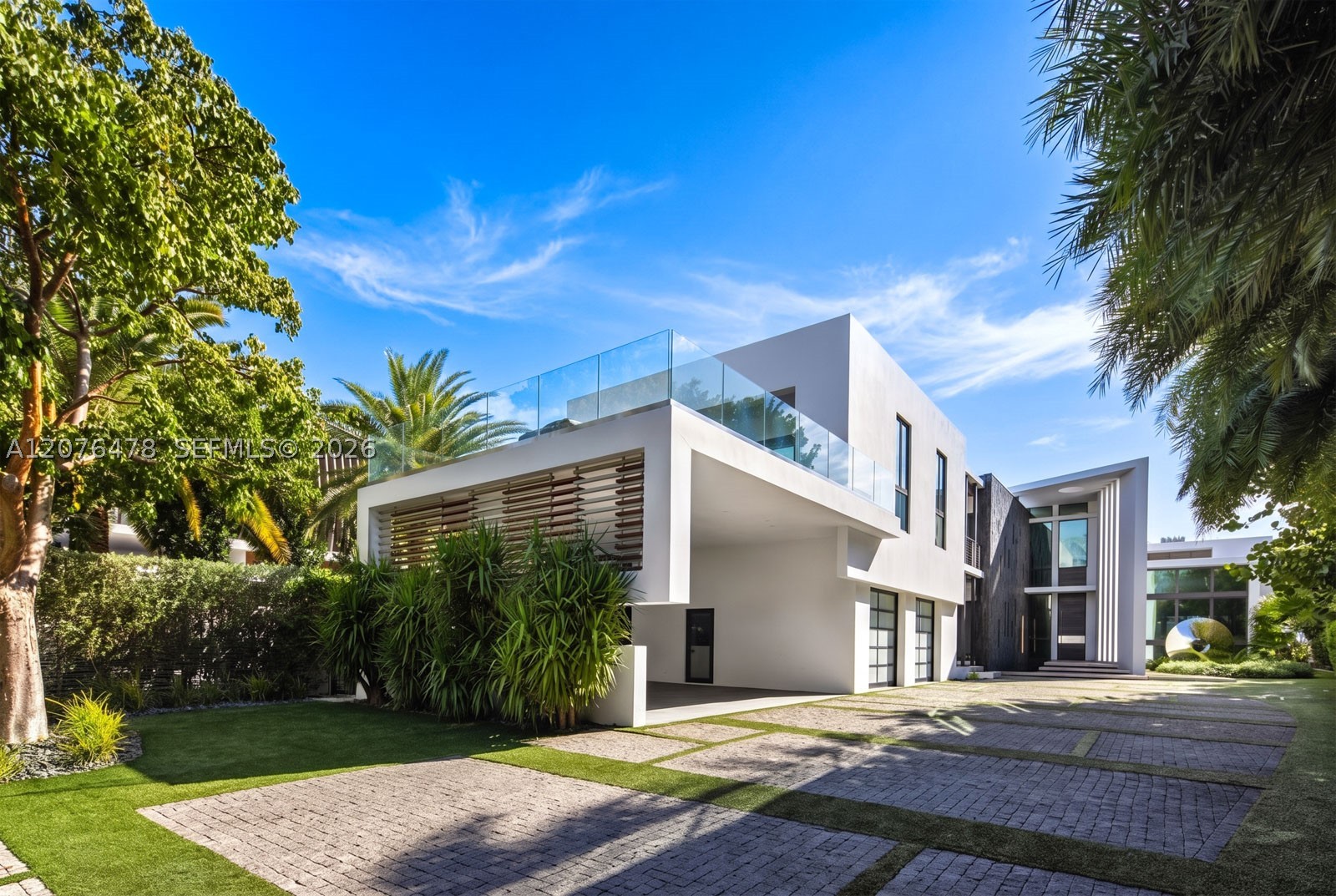 528 Lakeview Ct Miami Beach, FL 33140