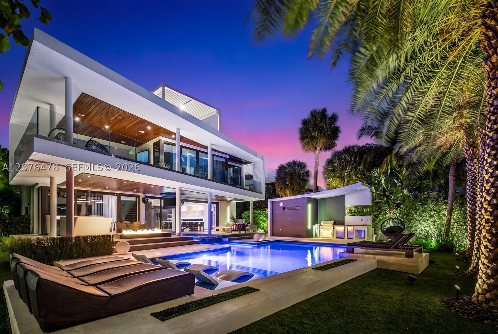 528 Lakeview Ct Miami Beach, FL 33140
