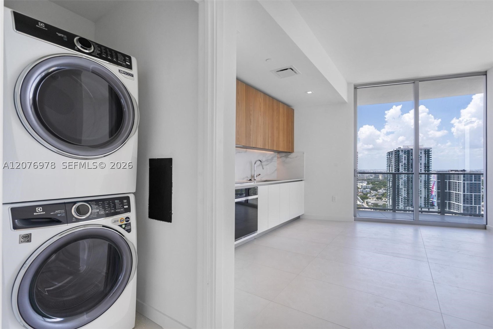 1400 Biscayne Blvd #2507 Miami, FL 33132