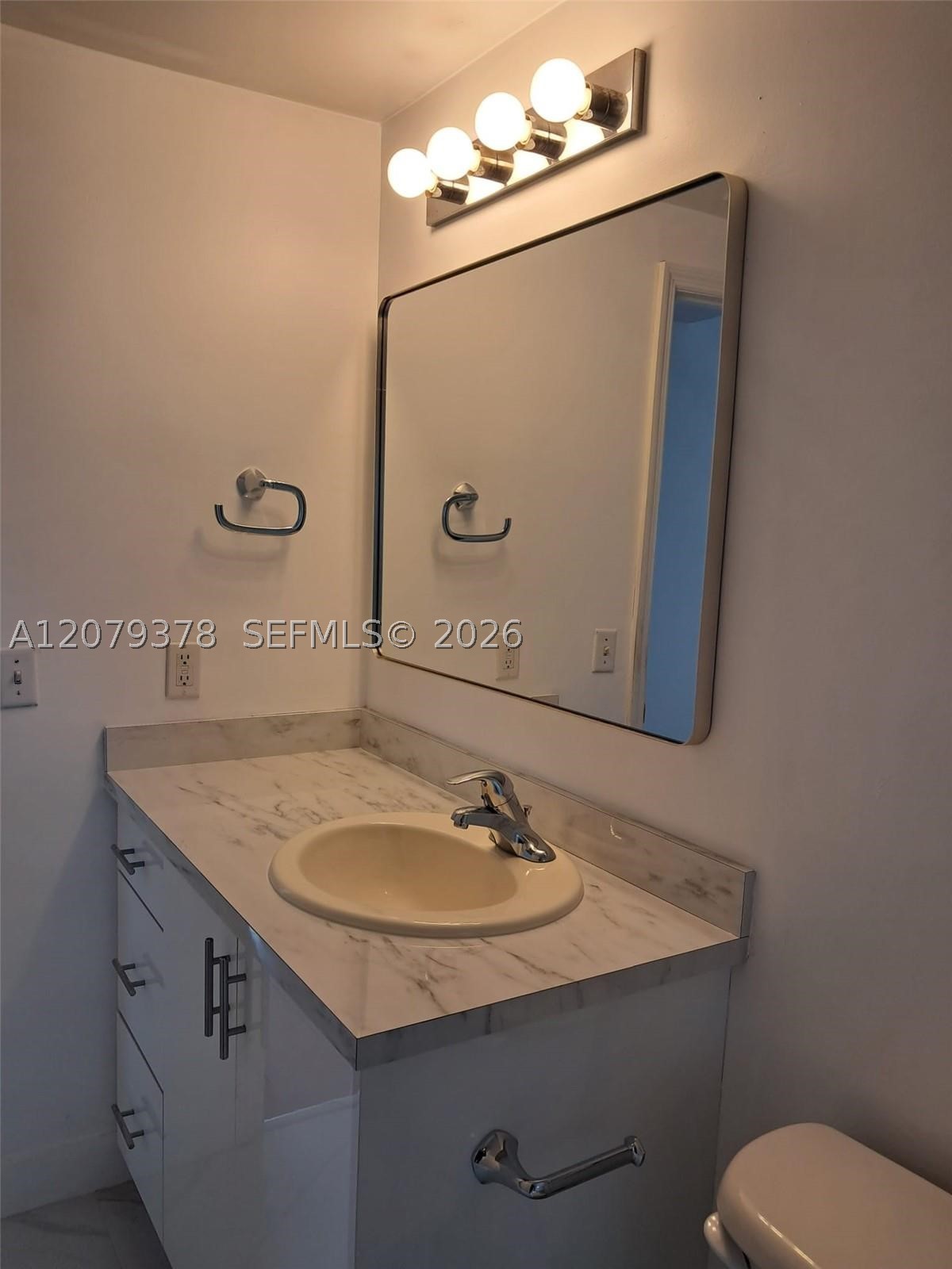 image 1800 Biscayne Plaza11