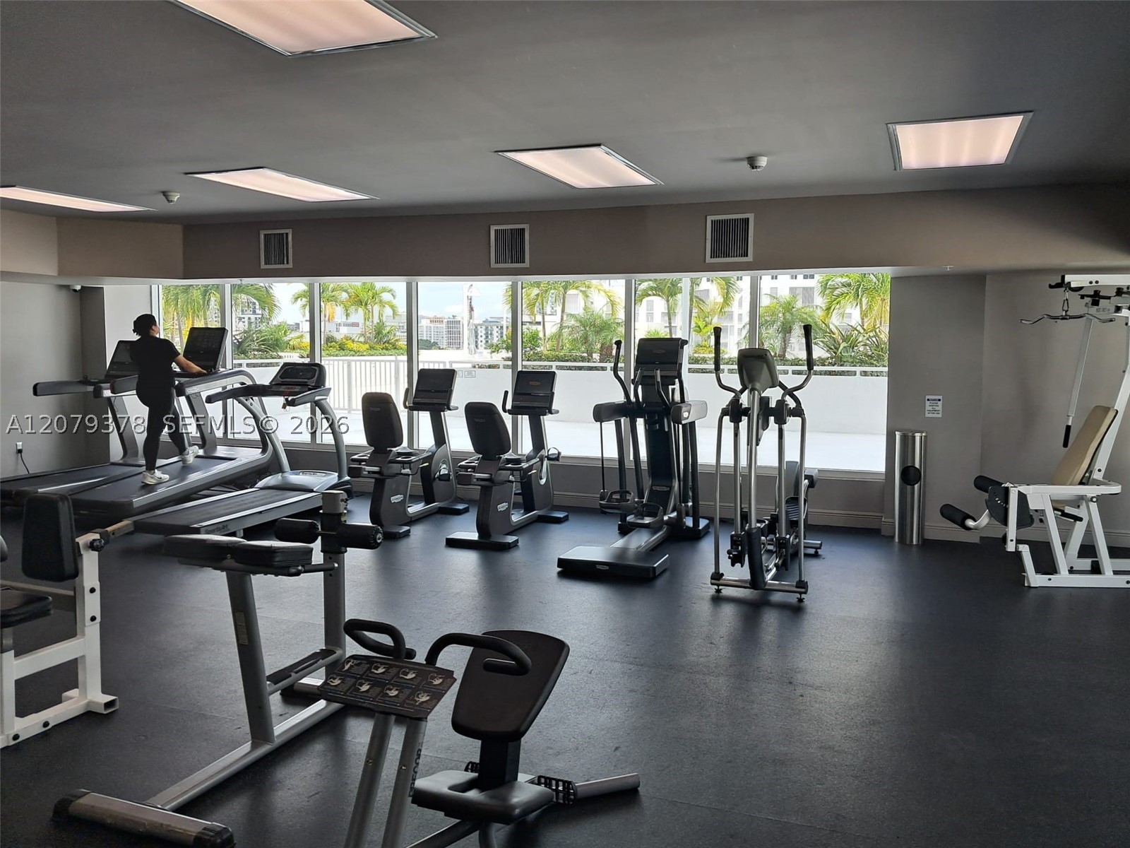 image 1800 Biscayne Plaza21