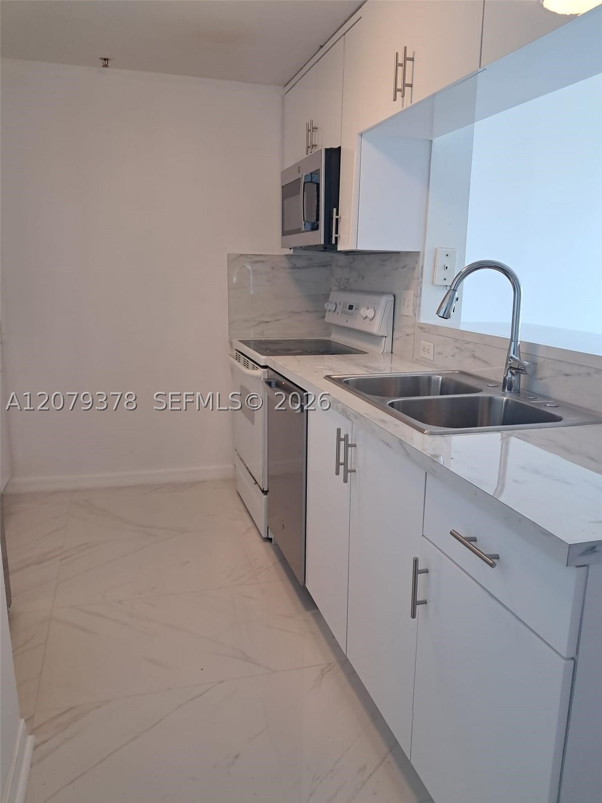 image 1800 Biscayne Plaza5
