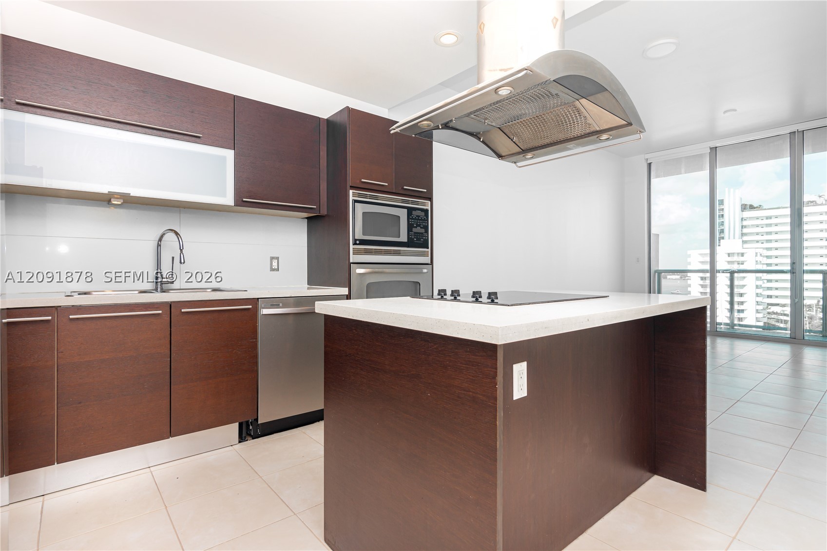 image Eloquence on the Bay15