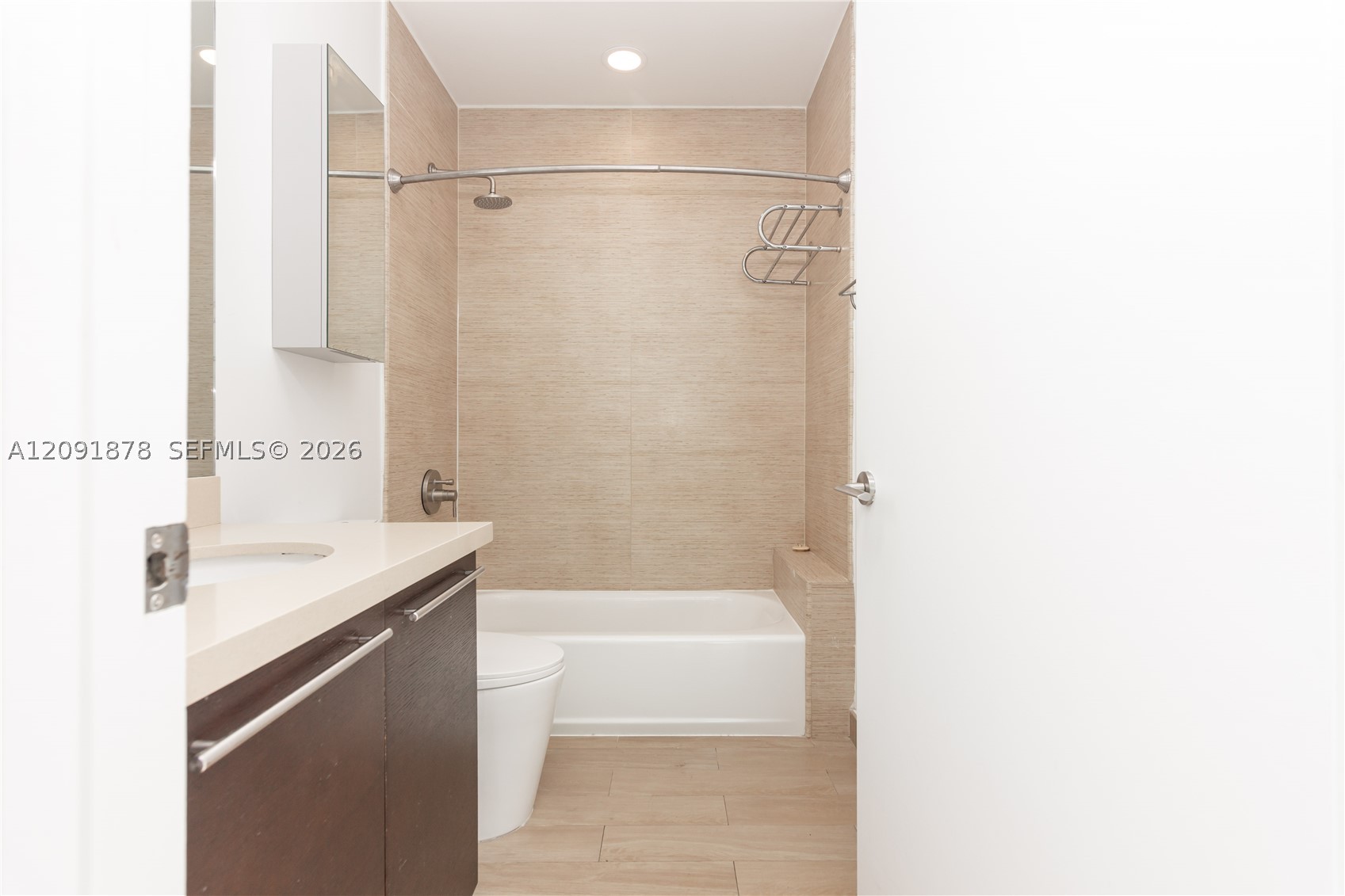 image Eloquence on the Bay32