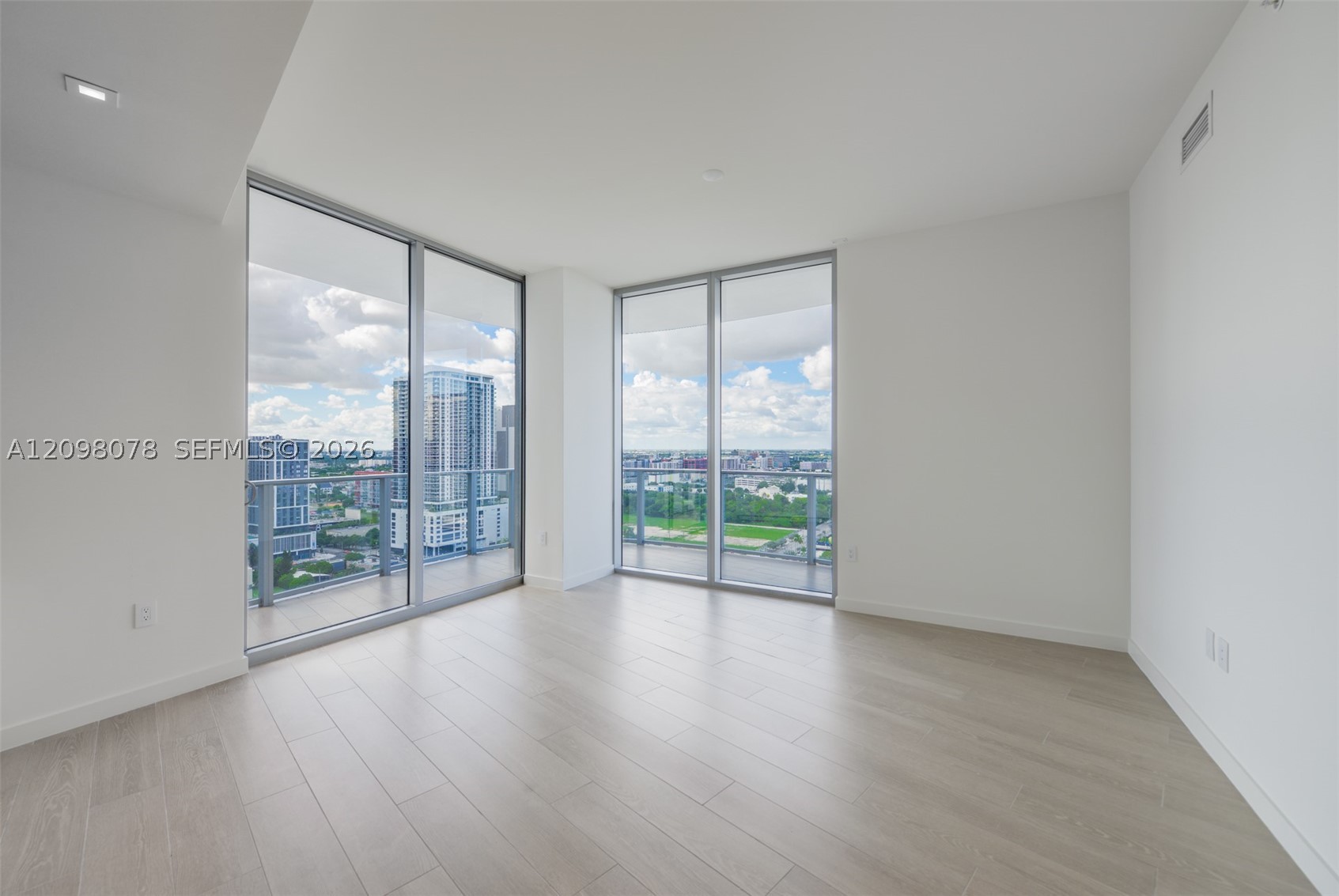 1400 Biscayne Blvd #2207 Miami, FL 33132