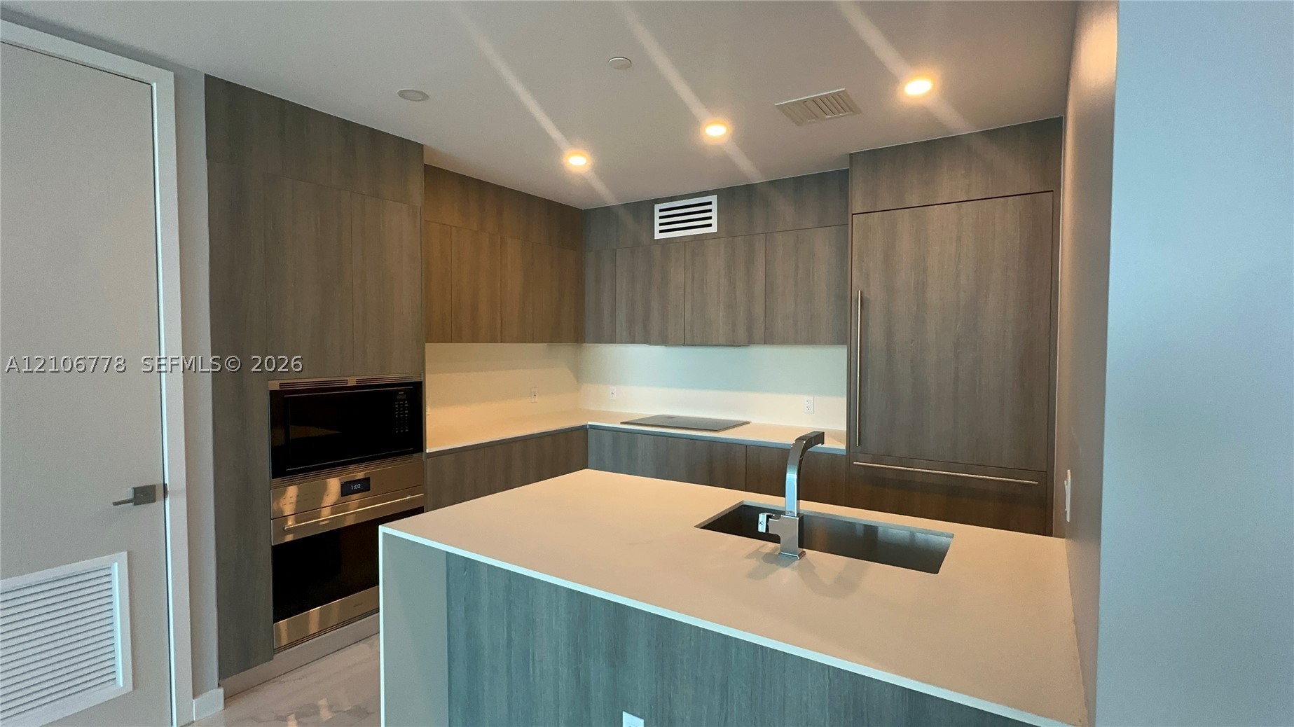 17550 Collins Ave #803