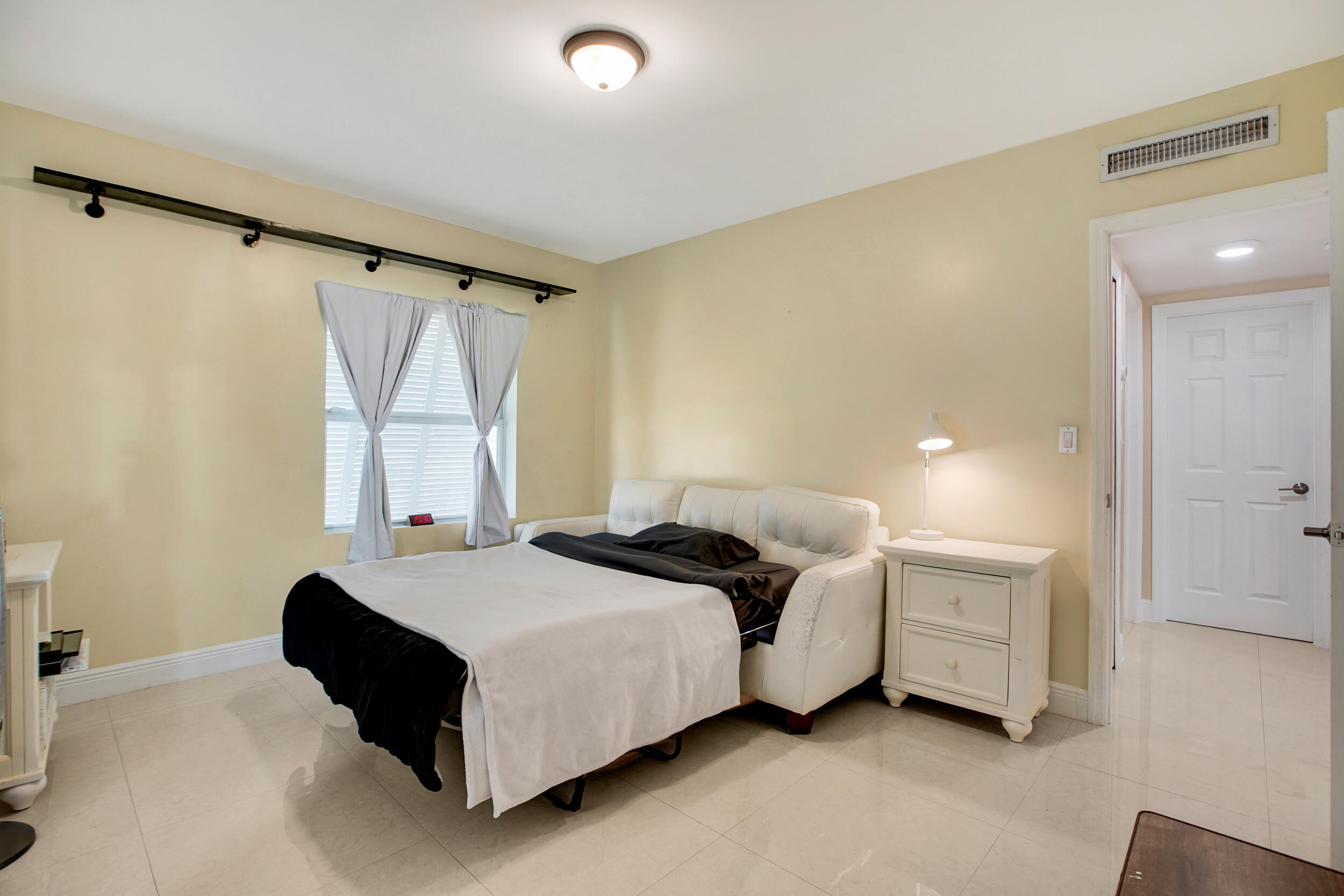 830 NE 140th North Miami, FL 33161