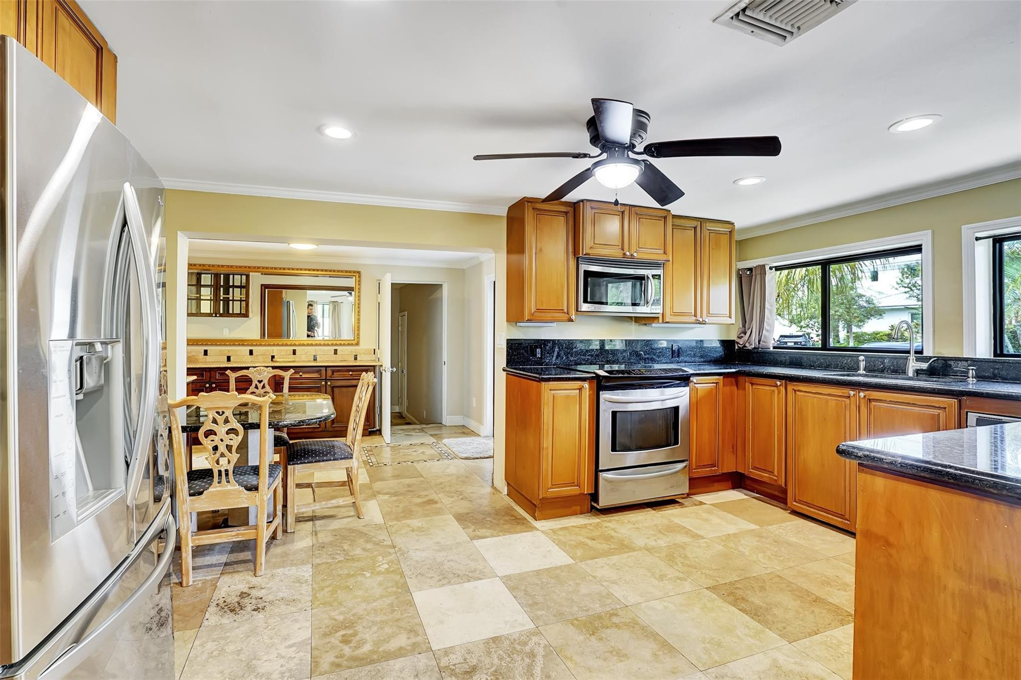 3208 Beacon Pompano Beach, FL 33062