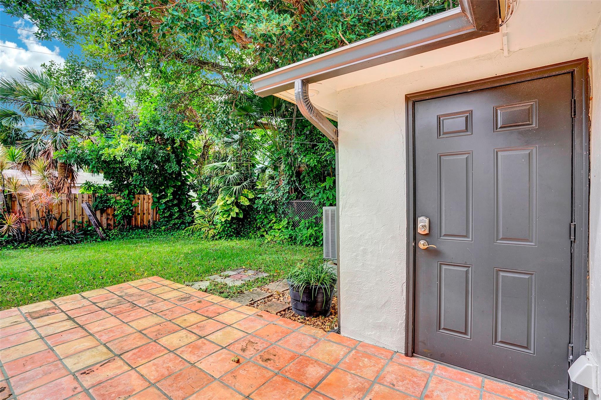 3208 Beacon Pompano Beach, FL 33062