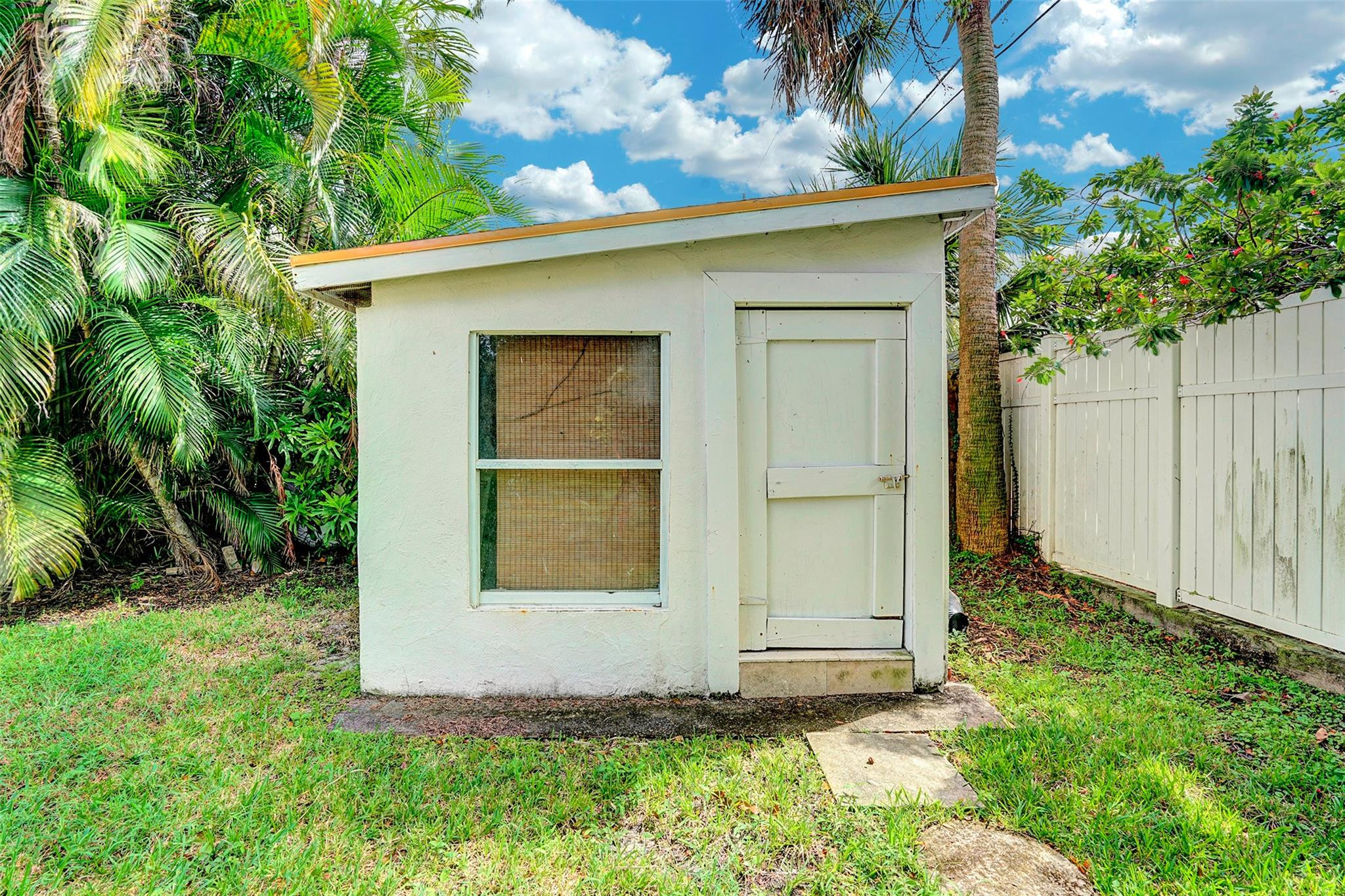 3208 Beacon Pompano Beach, FL 33062