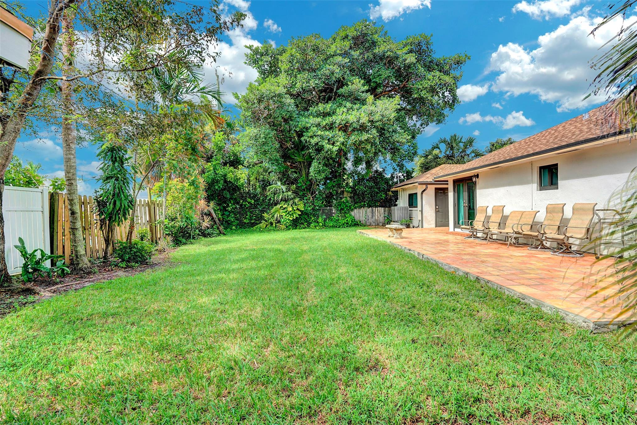 3208 Beacon Pompano Beach, FL 33062