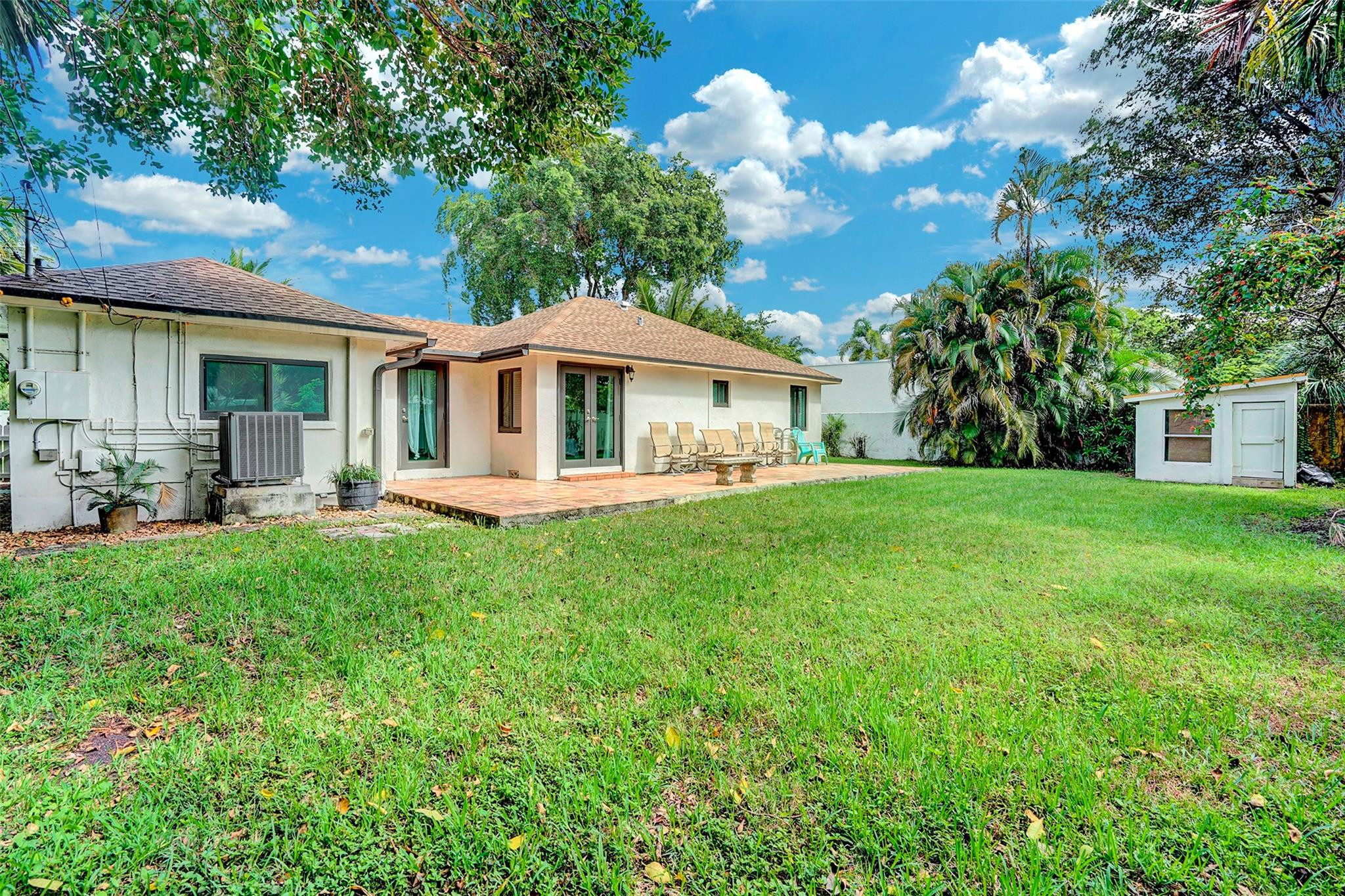 3208 Beacon Pompano Beach, FL 33062