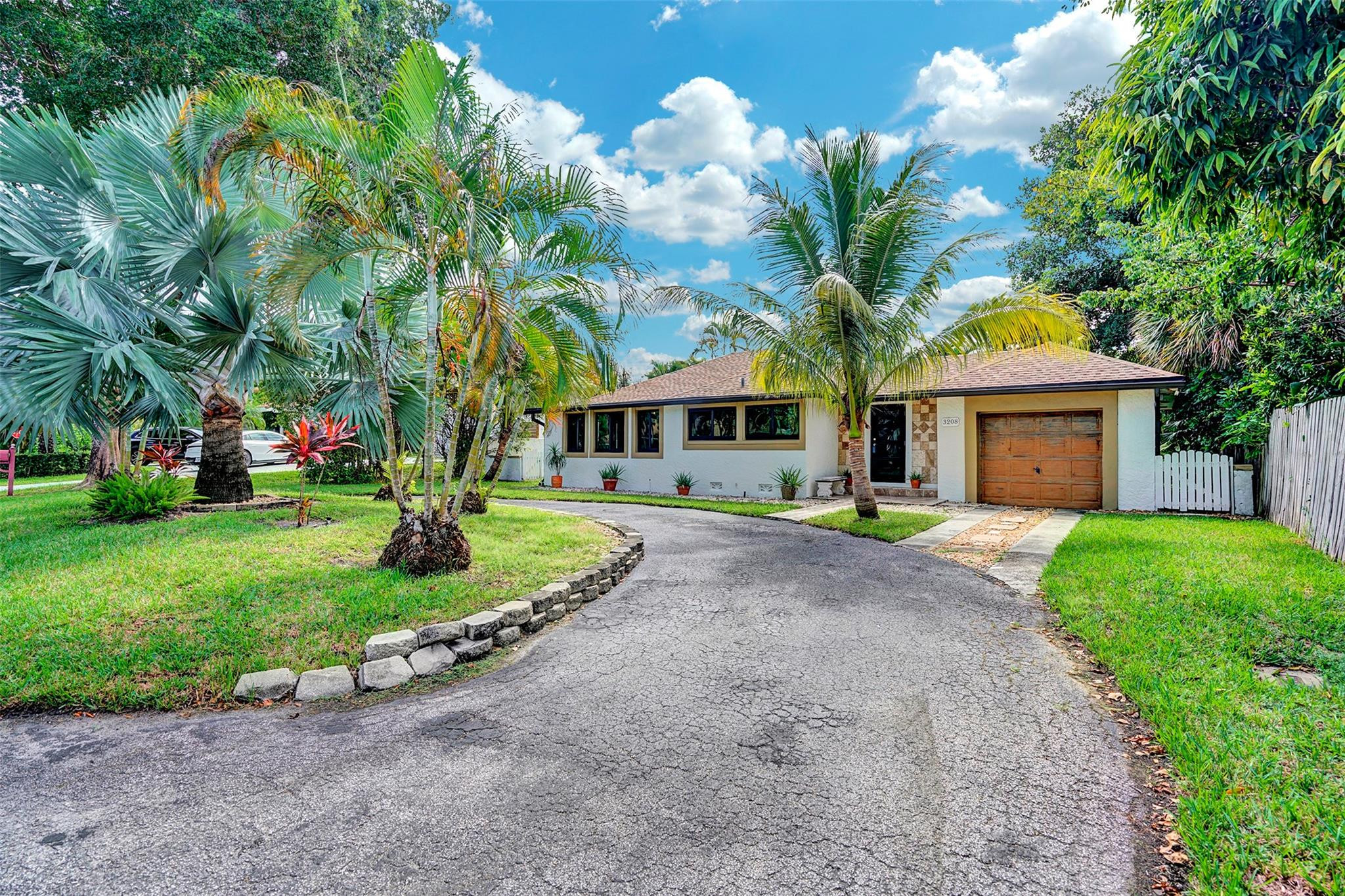 3208 Beacon Pompano Beach, FL 33062