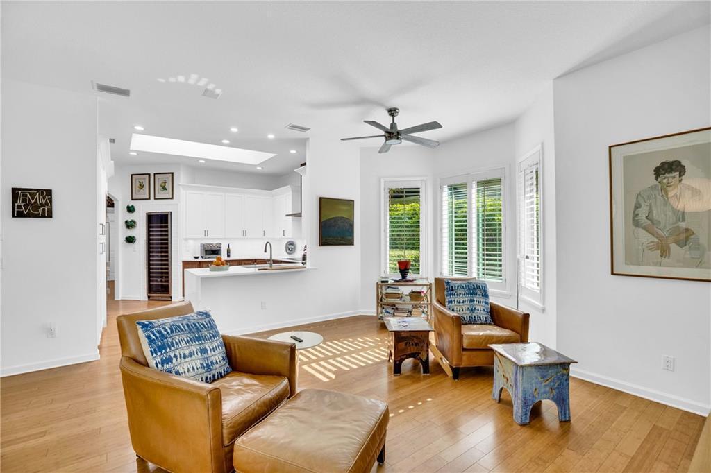 31 S White Jewel Vero Beach, FL 32963