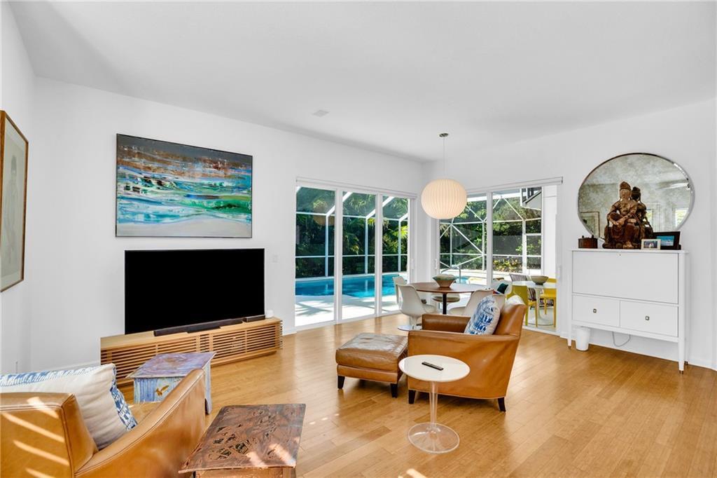 31 S White Jewel Vero Beach, FL 32963