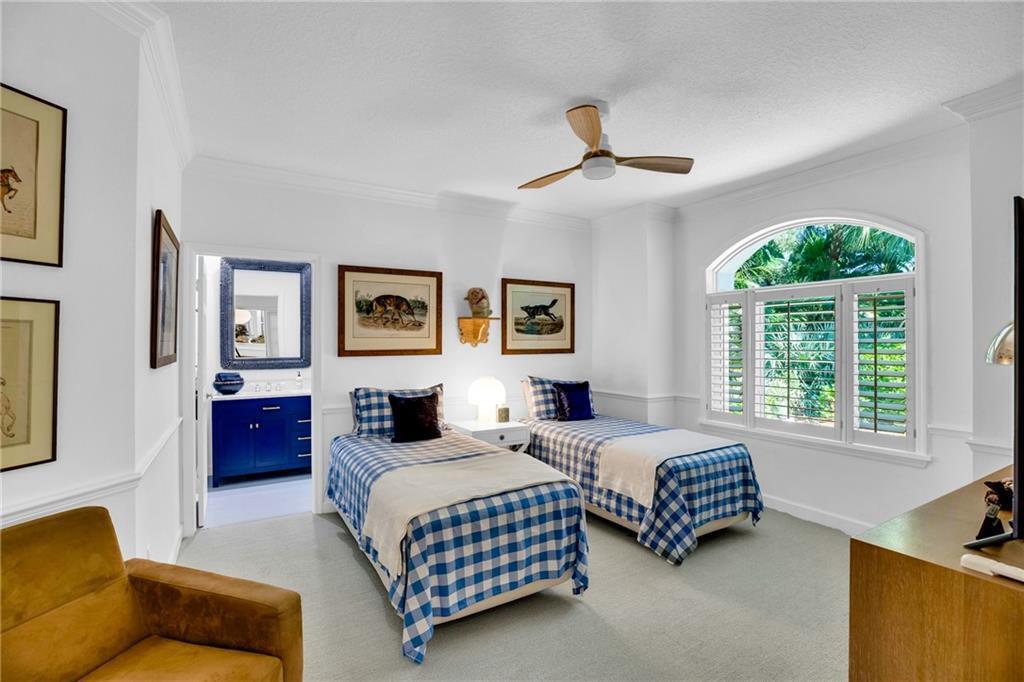 31 S White Jewel Vero Beach, FL 32963