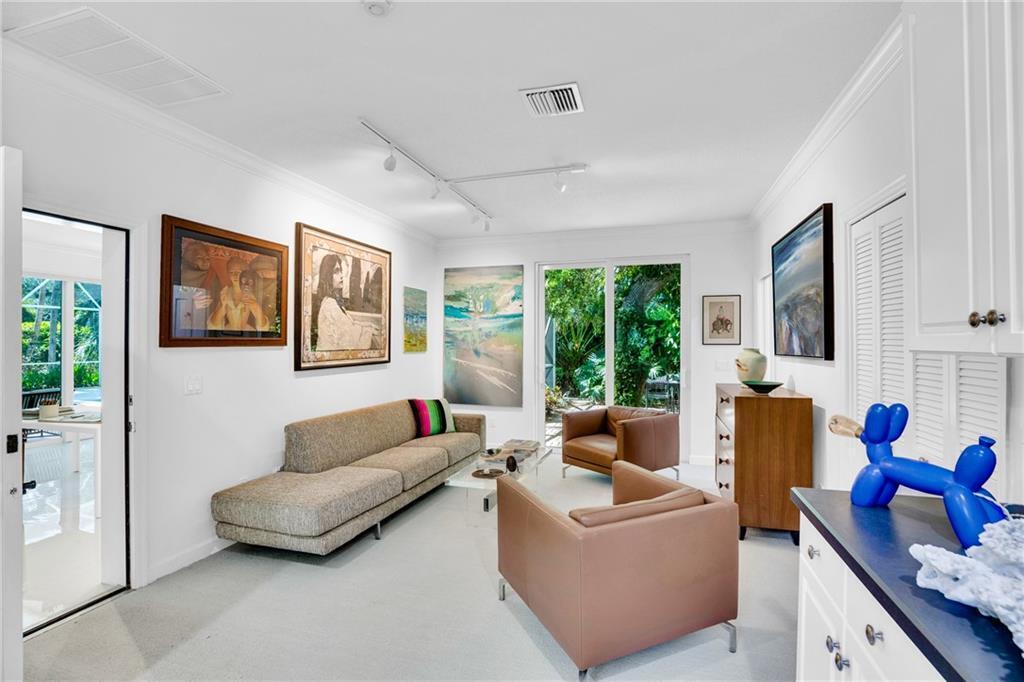31 S White Jewel Vero Beach, FL 32963