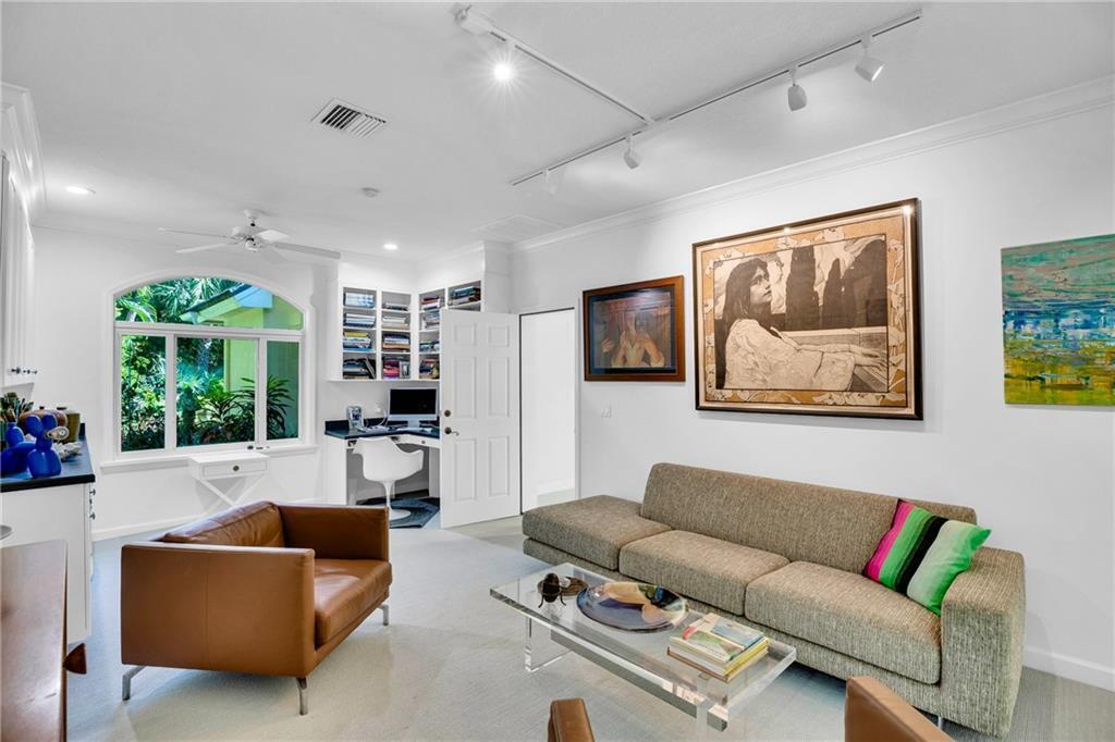31 S White Jewel Vero Beach, FL 32963