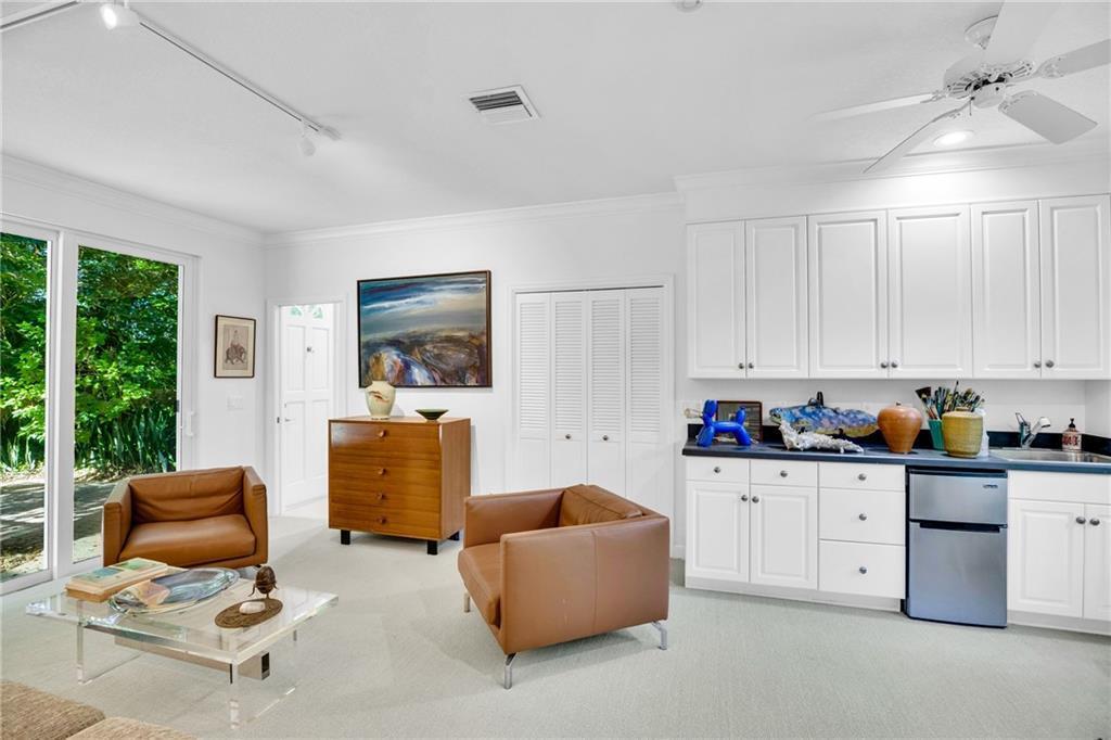 31 S White Jewel Vero Beach, FL 32963