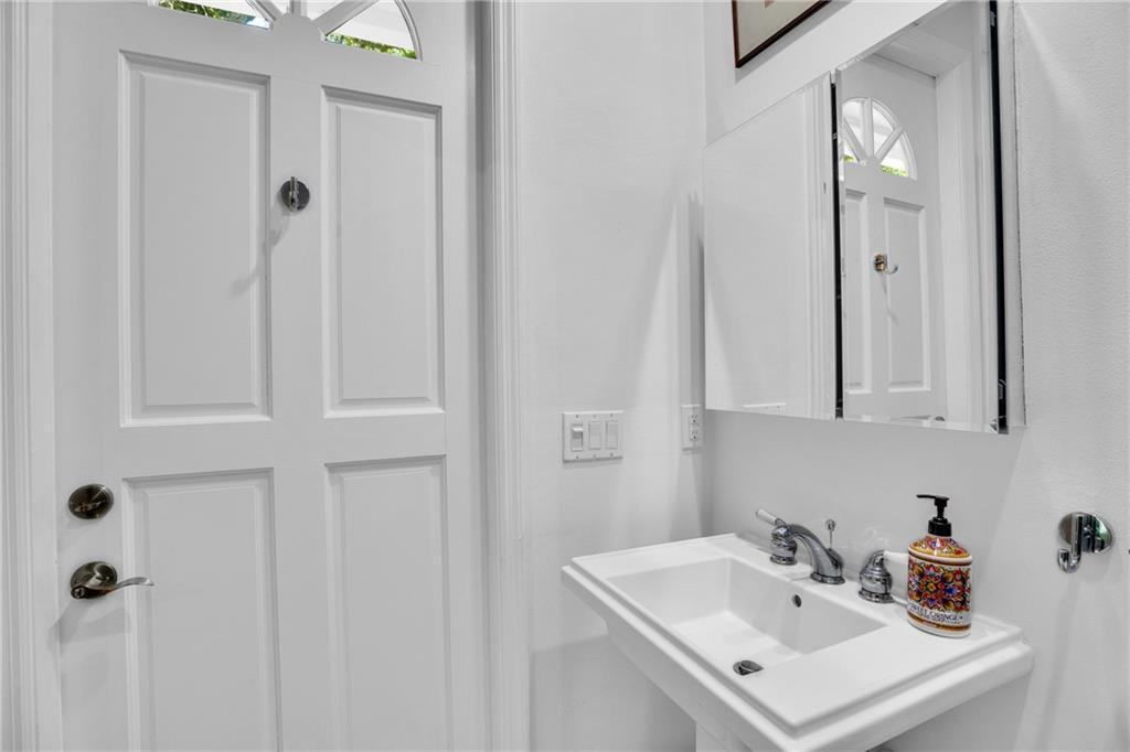31 S White Jewel Vero Beach, FL 32963