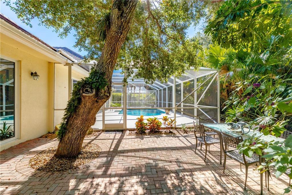 31 S White Jewel Vero Beach, FL 32963