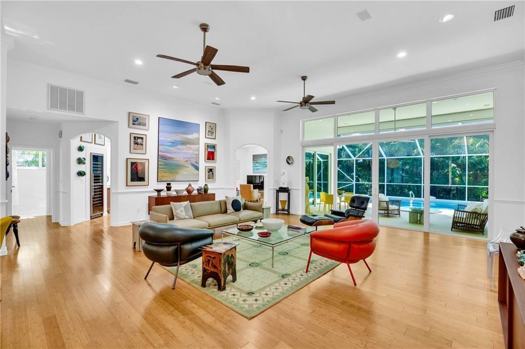 31 S White Jewel Vero Beach, FL 32963