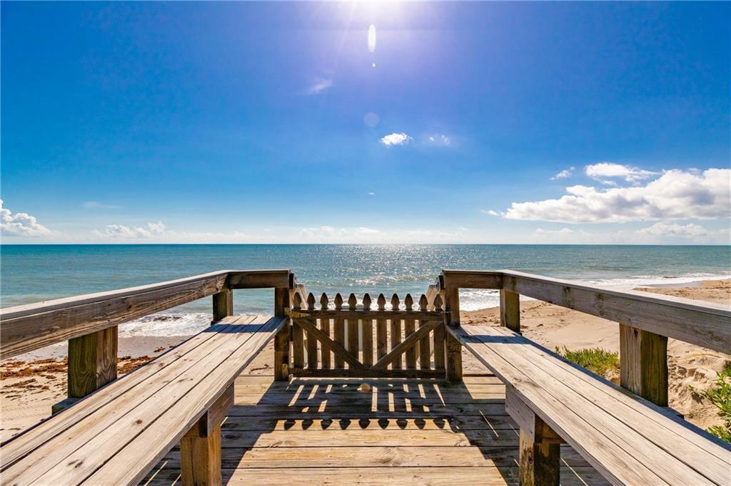 31 S White Jewel Vero Beach, FL 32963