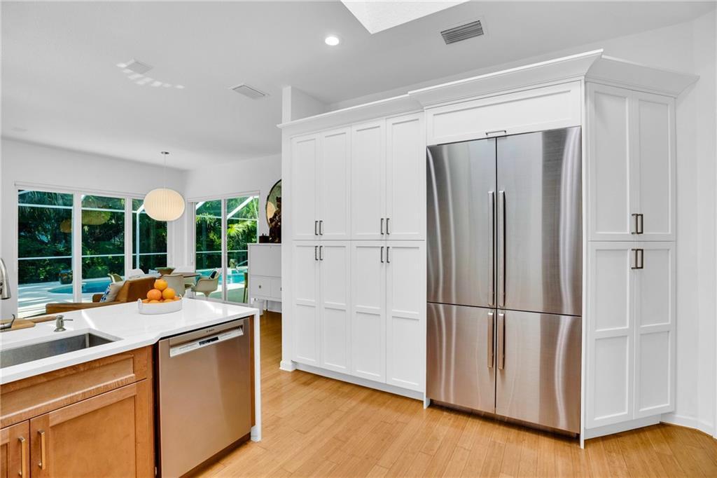 31 S White Jewel Vero Beach, FL 32963