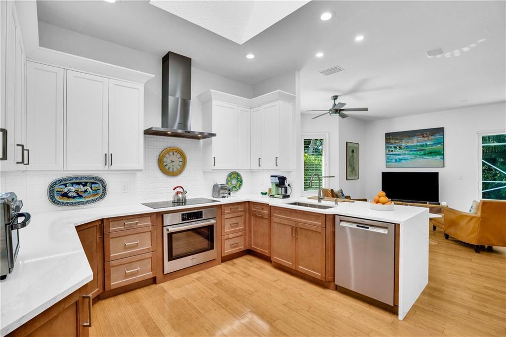 31 S White Jewel Vero Beach, FL 32963