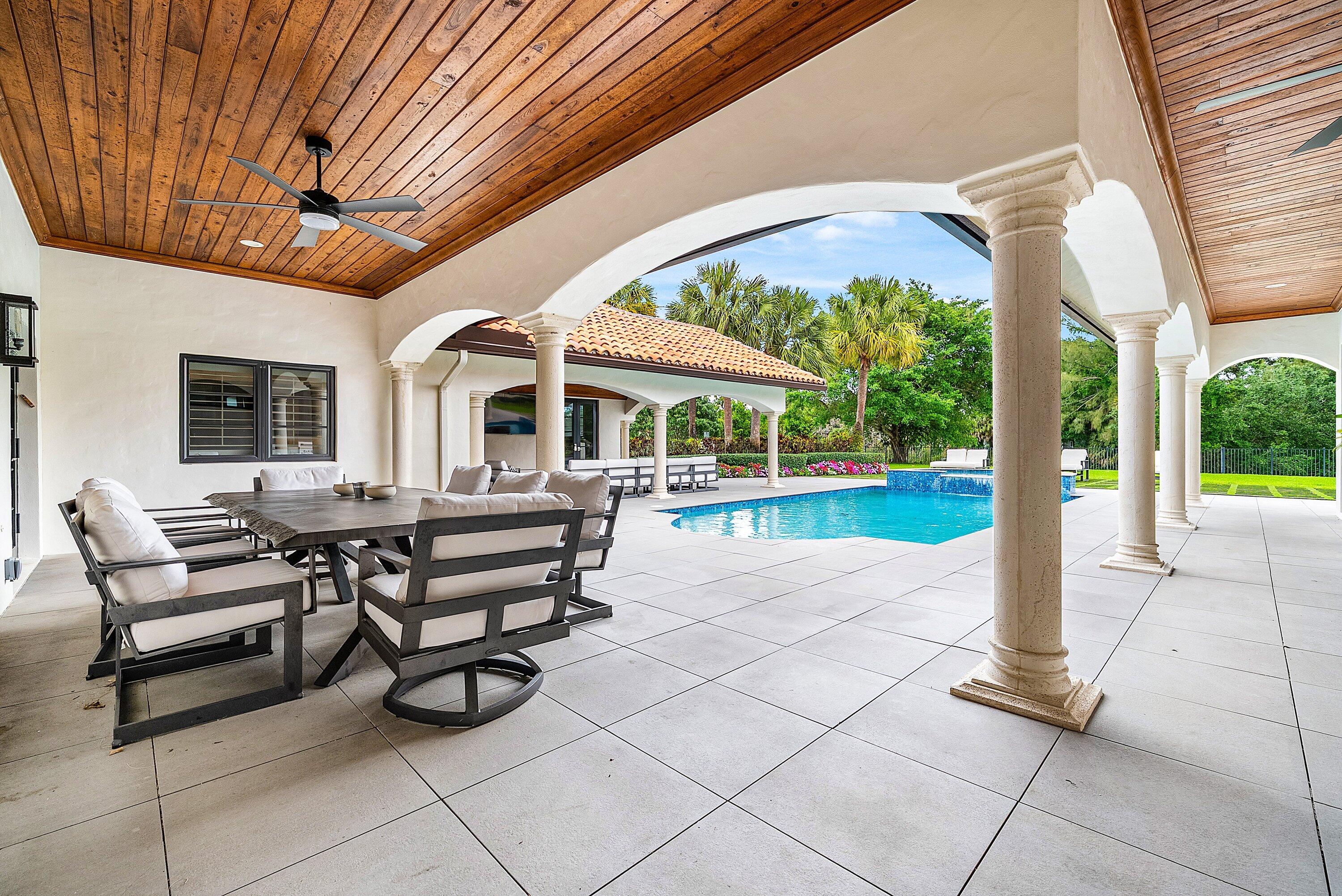 5575 Whirlaway Palm Beach Gardens, FL 33418