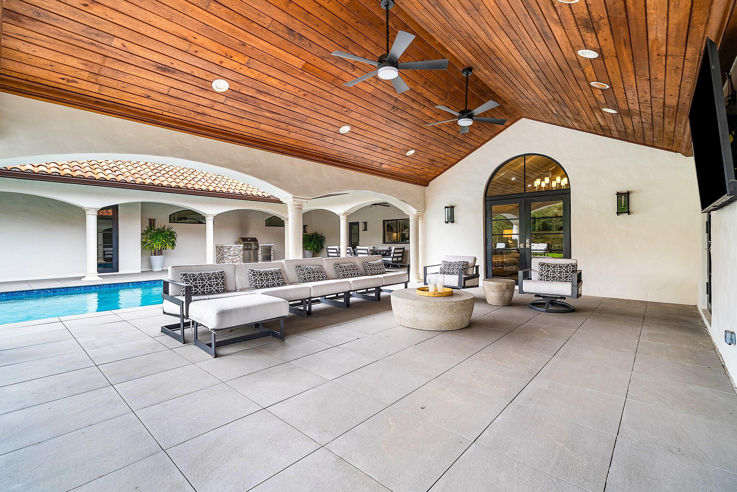 5575 Whirlaway Palm Beach Gardens, FL 33418